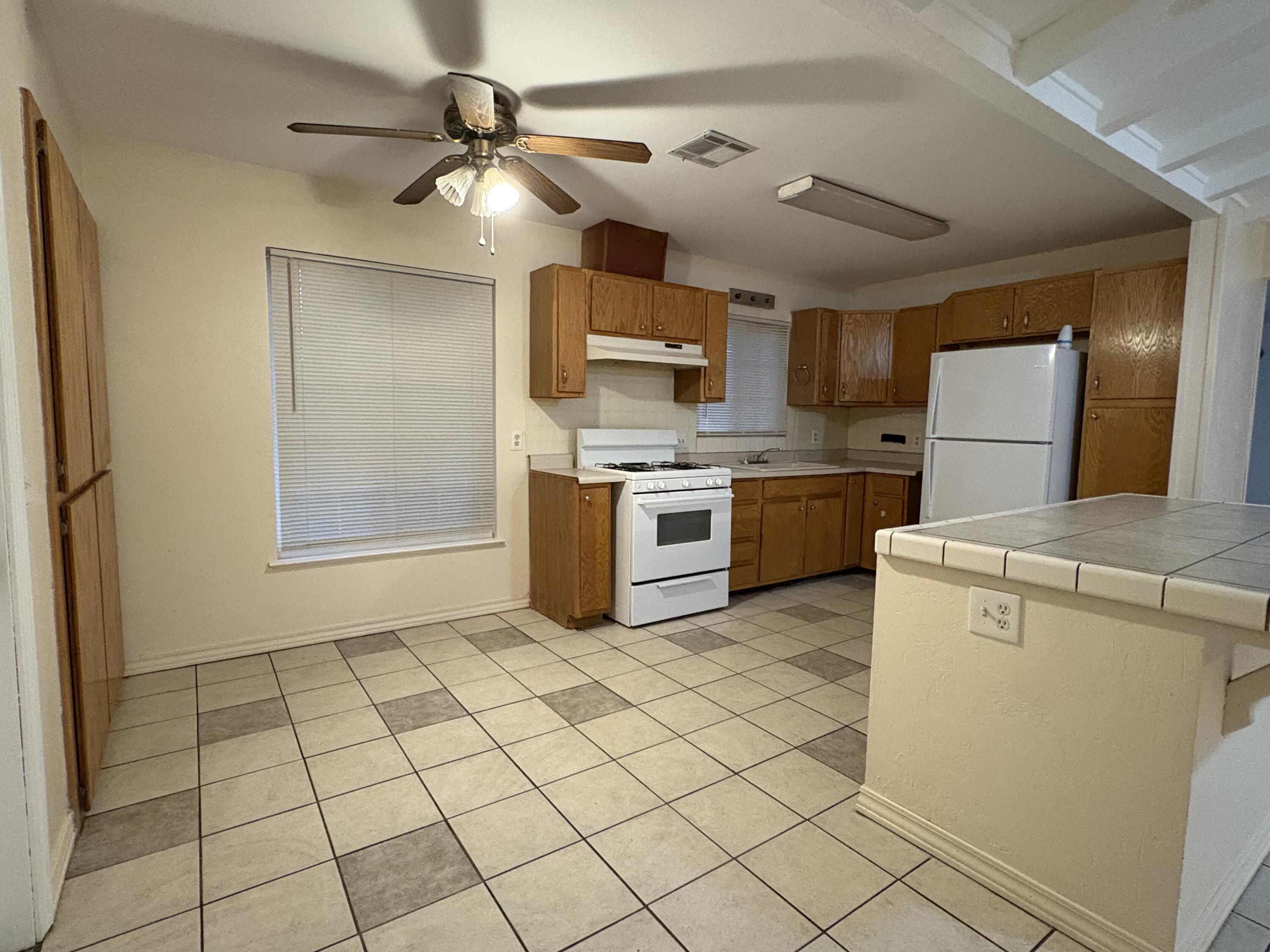 622 W Howard Ave, Visalia, CA 93277