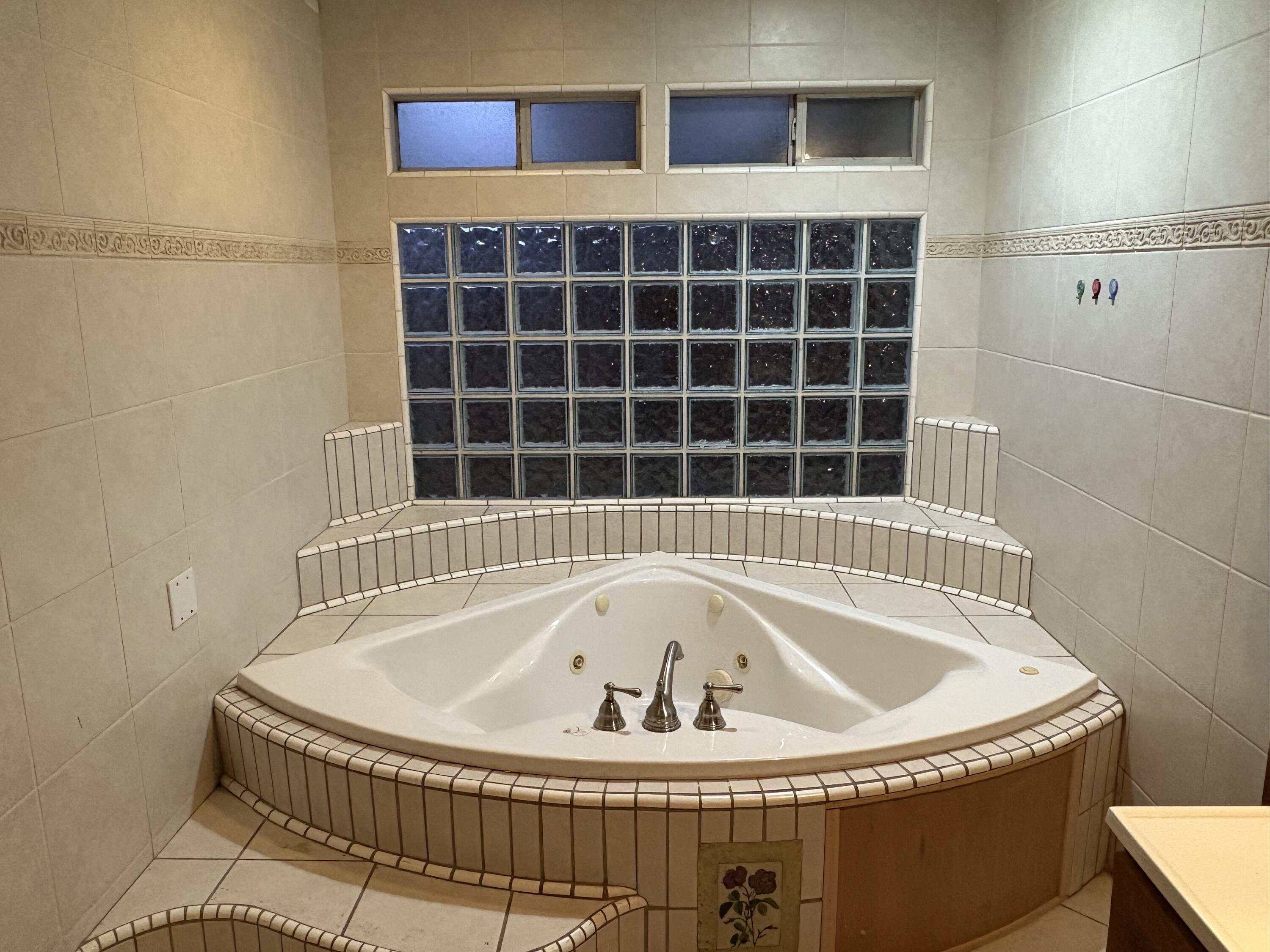 622 W Howard Ave, Visalia, CA 93277