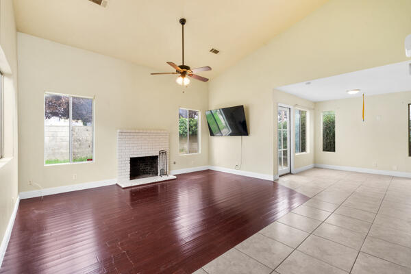 1217 E Ferguson Ave, Visalia, CA 93292