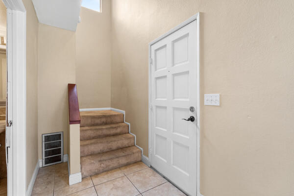 1217 E Ferguson Ave, Visalia, CA 93292