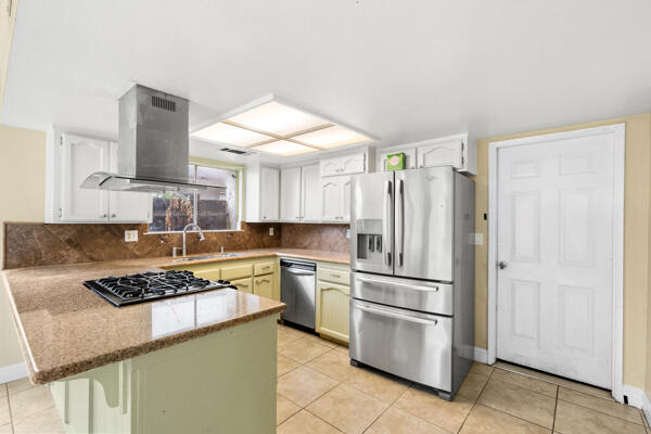 1217 E Ferguson Ave, Visalia, CA 93292