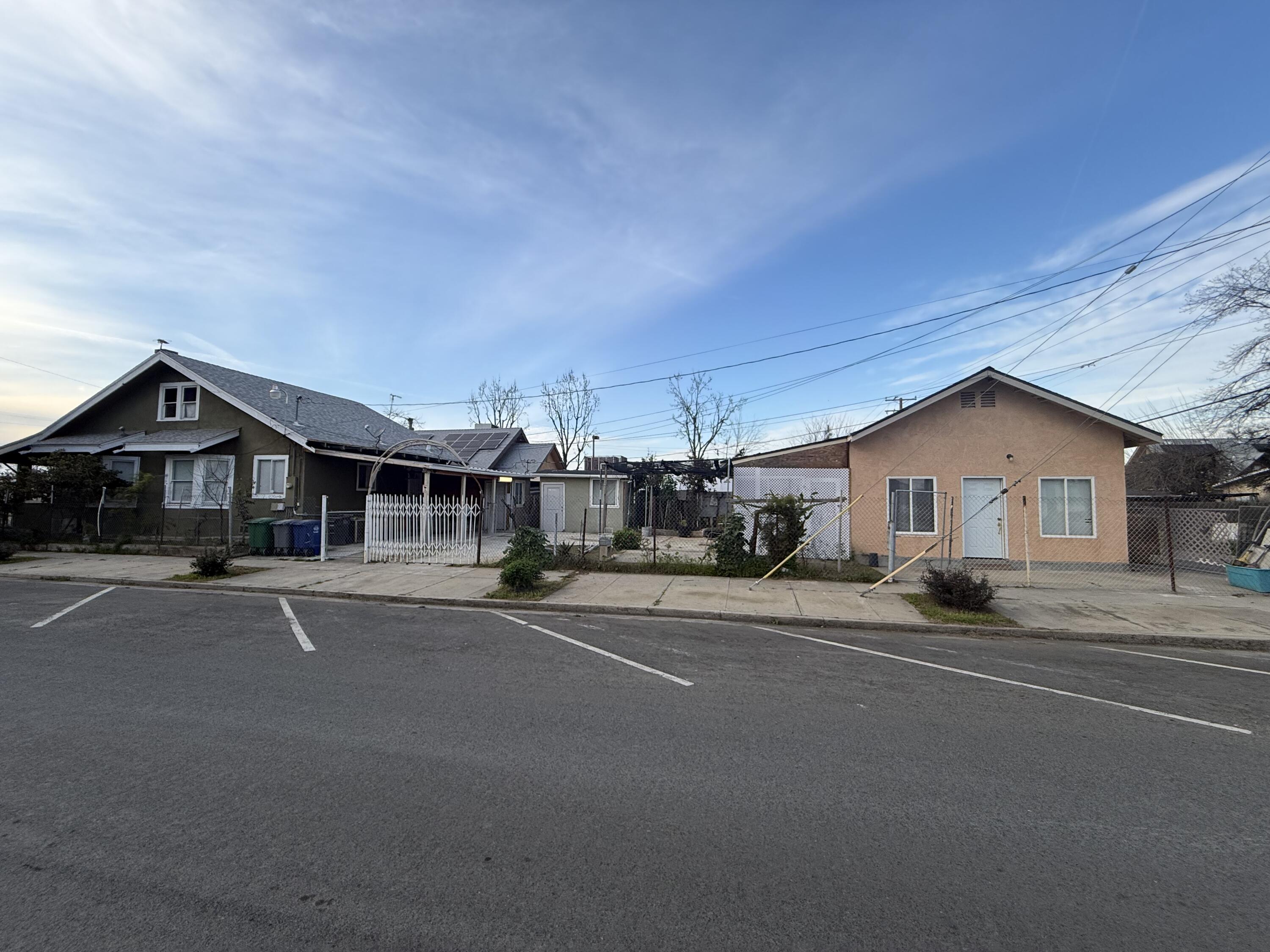 196 S Mirage Ave, Lindsay, CA 93247
