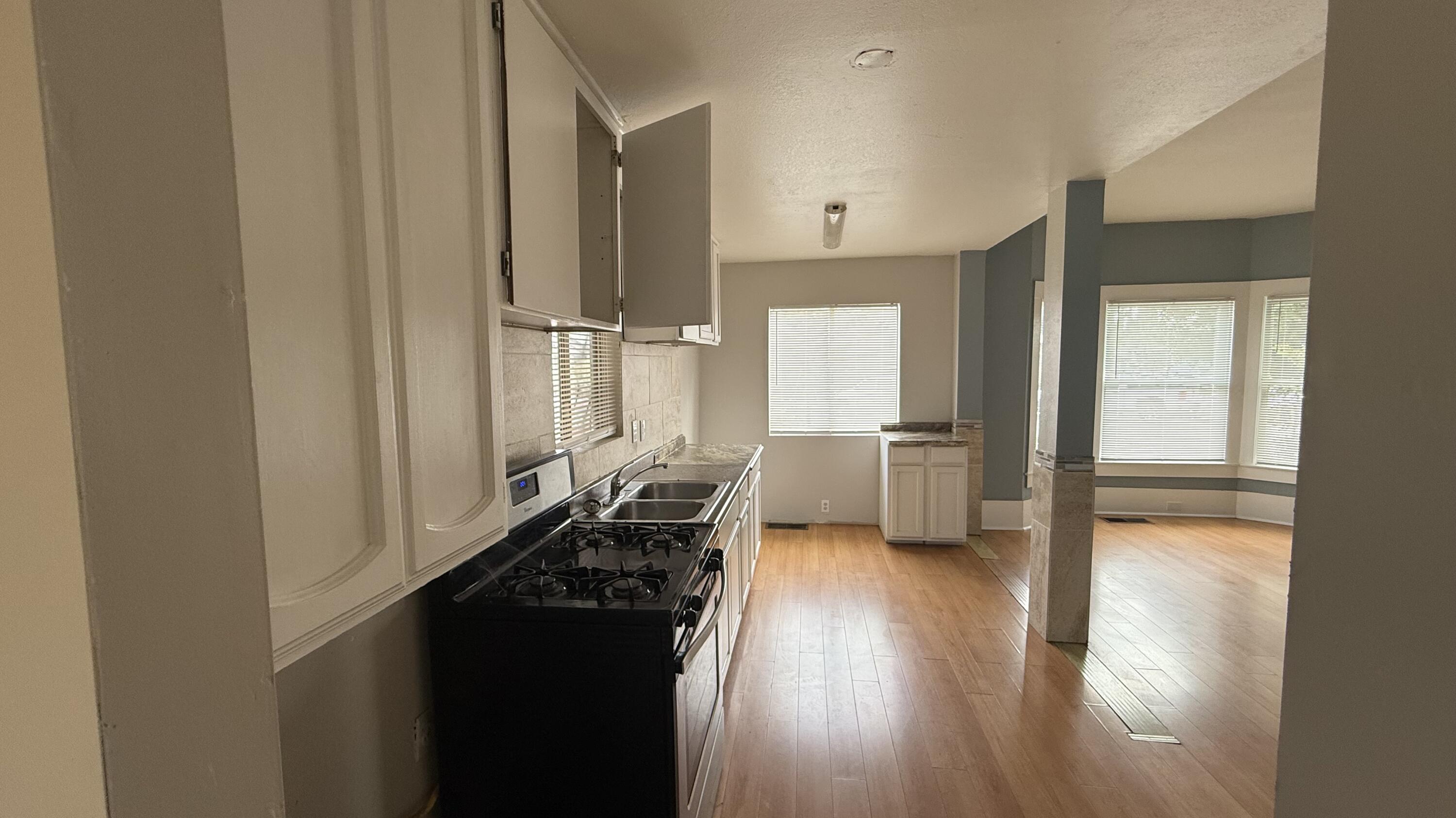 196 S Mirage Ave, Lindsay, CA 93247