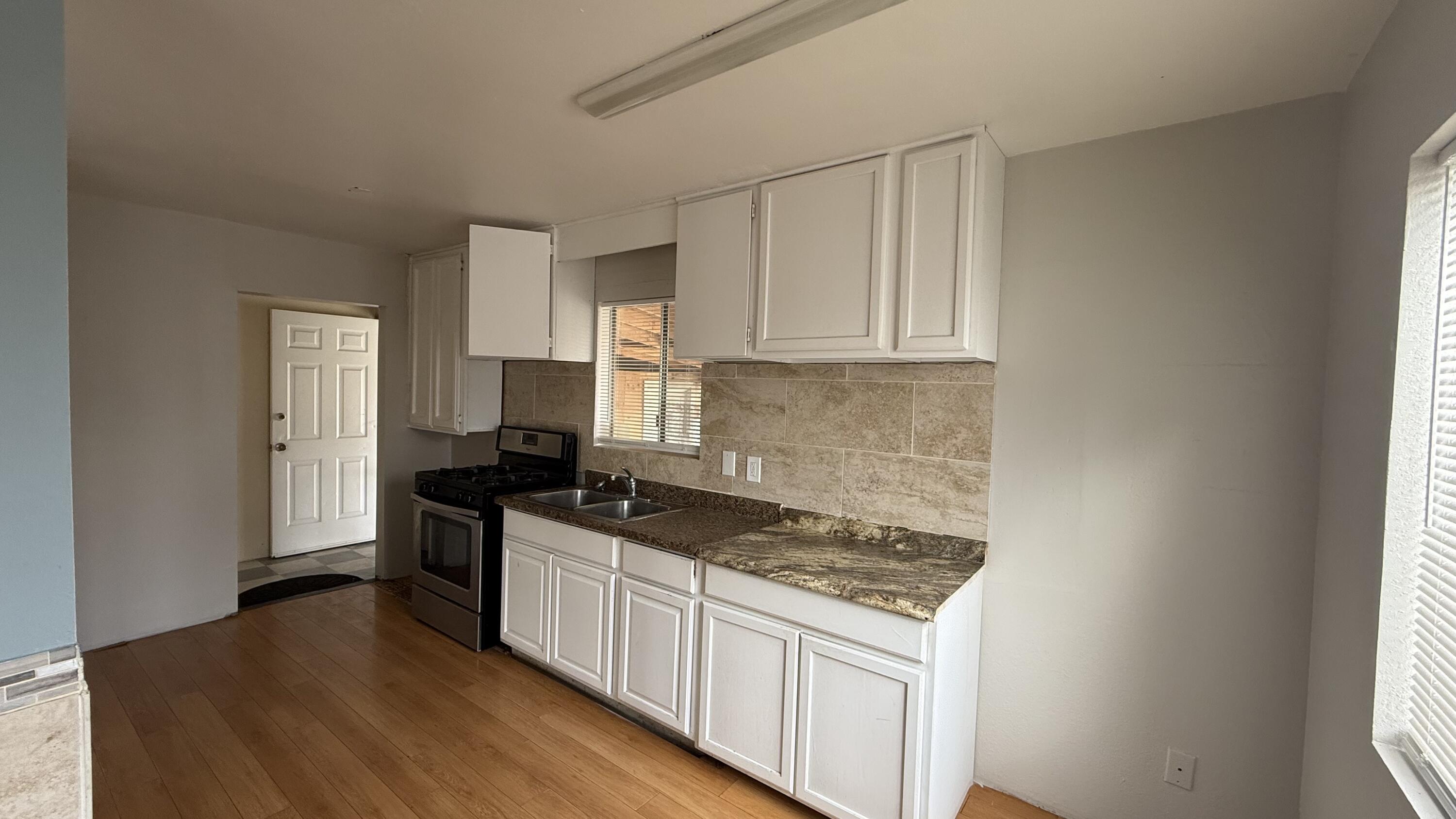 196 S Mirage Ave, Lindsay, CA 93247