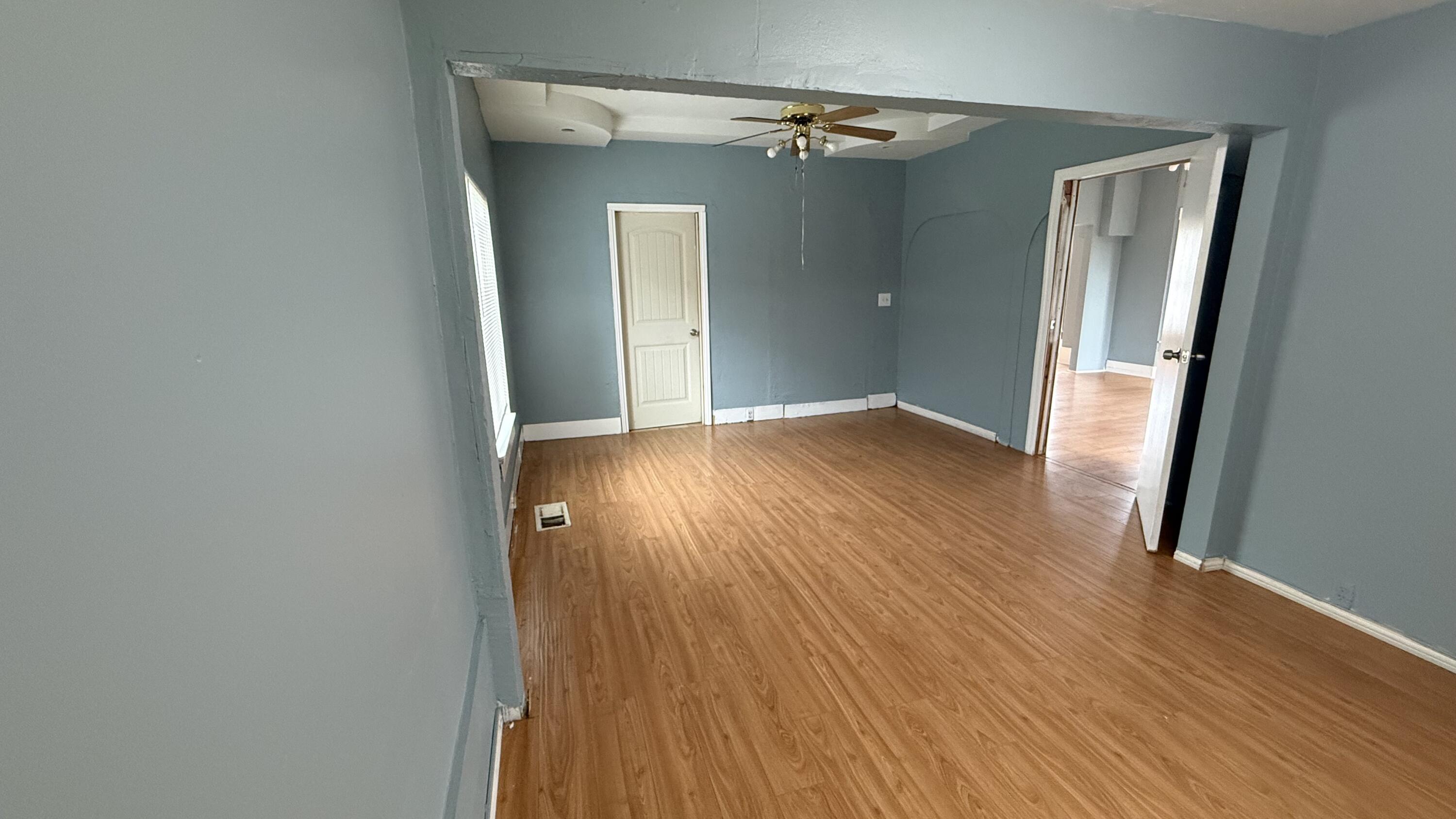 196 S Mirage Ave, Lindsay, CA 93247