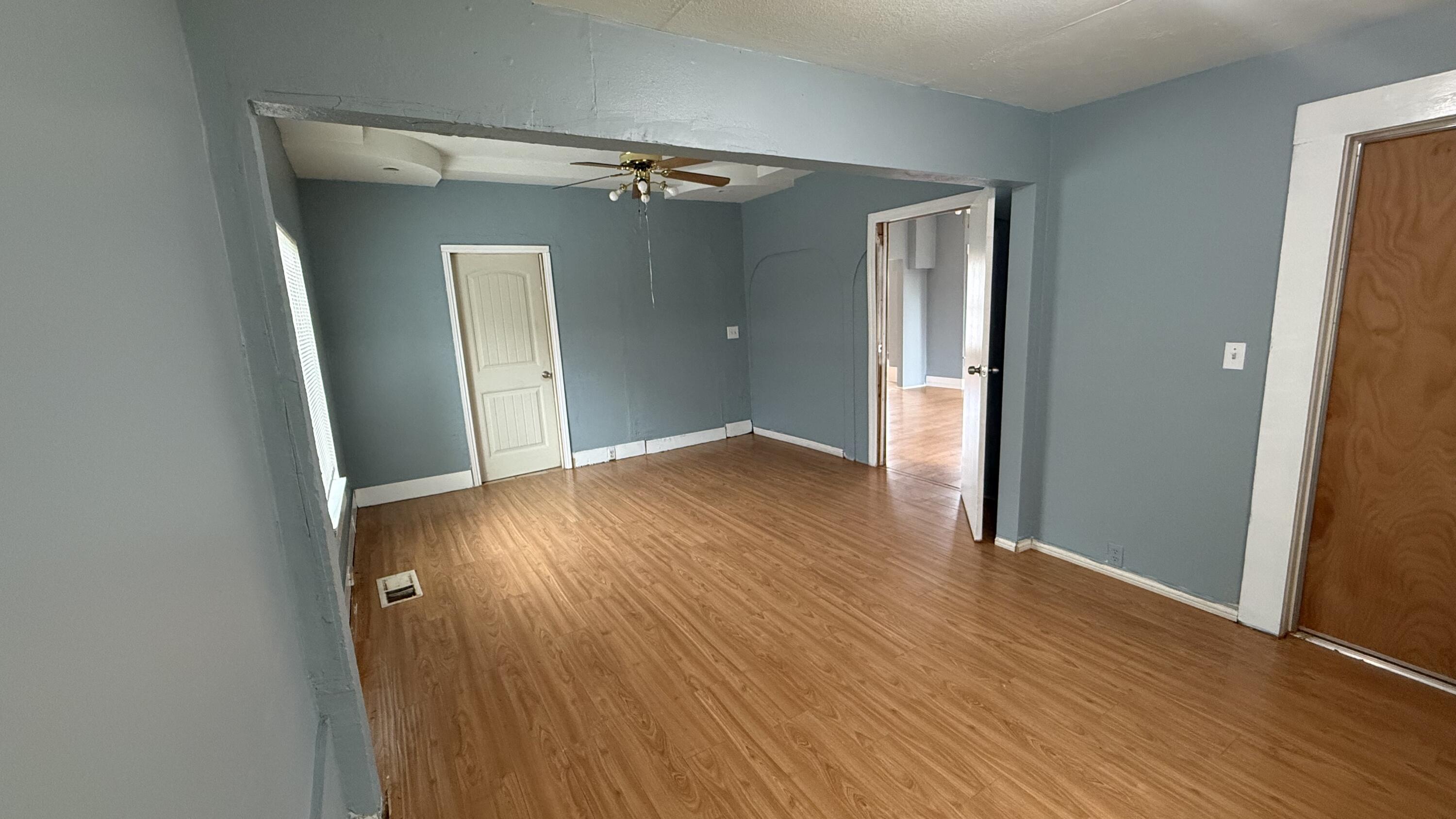 196 S Mirage Ave, Lindsay, CA 93247