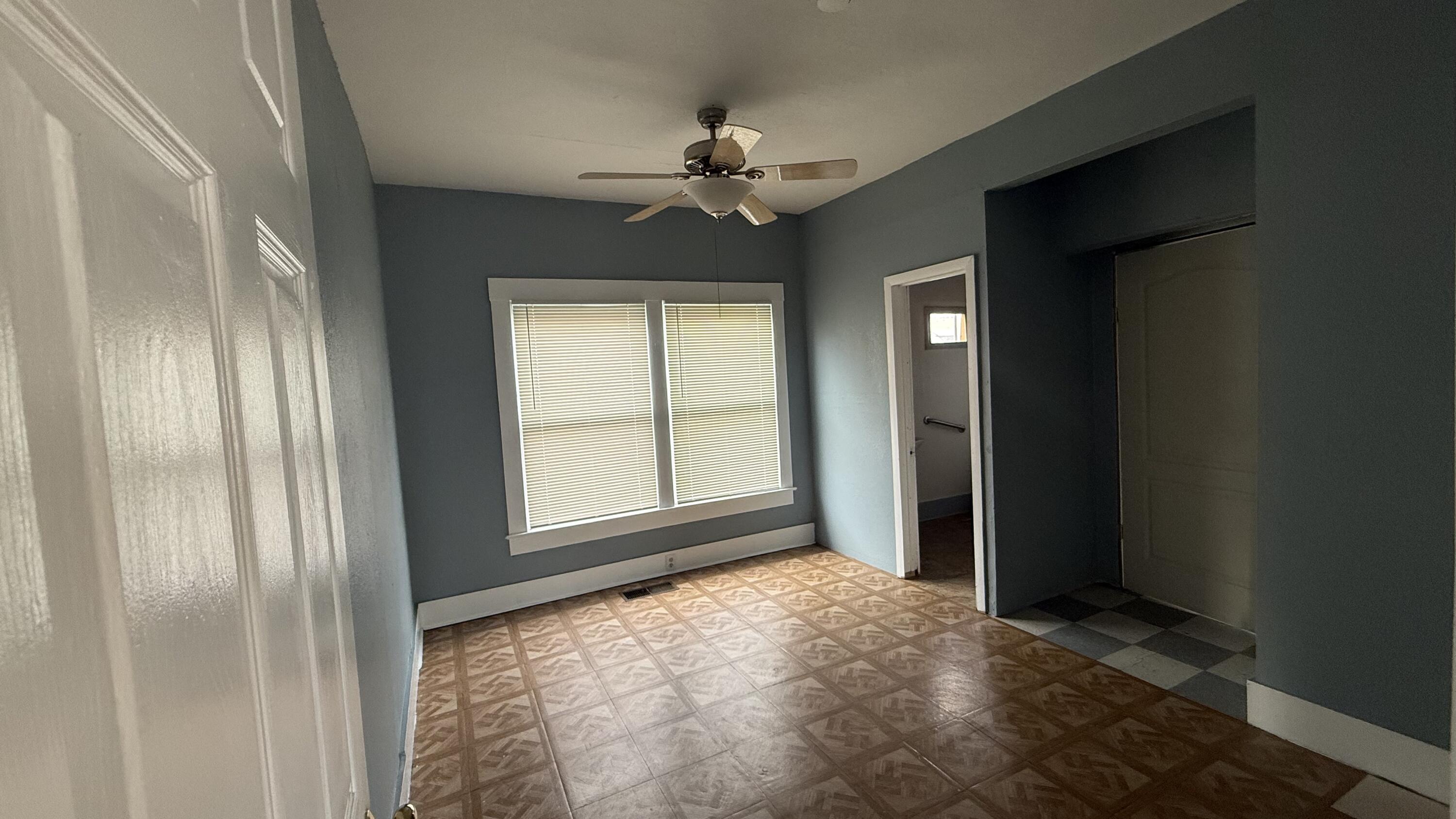 196 S Mirage Ave, Lindsay, CA 93247