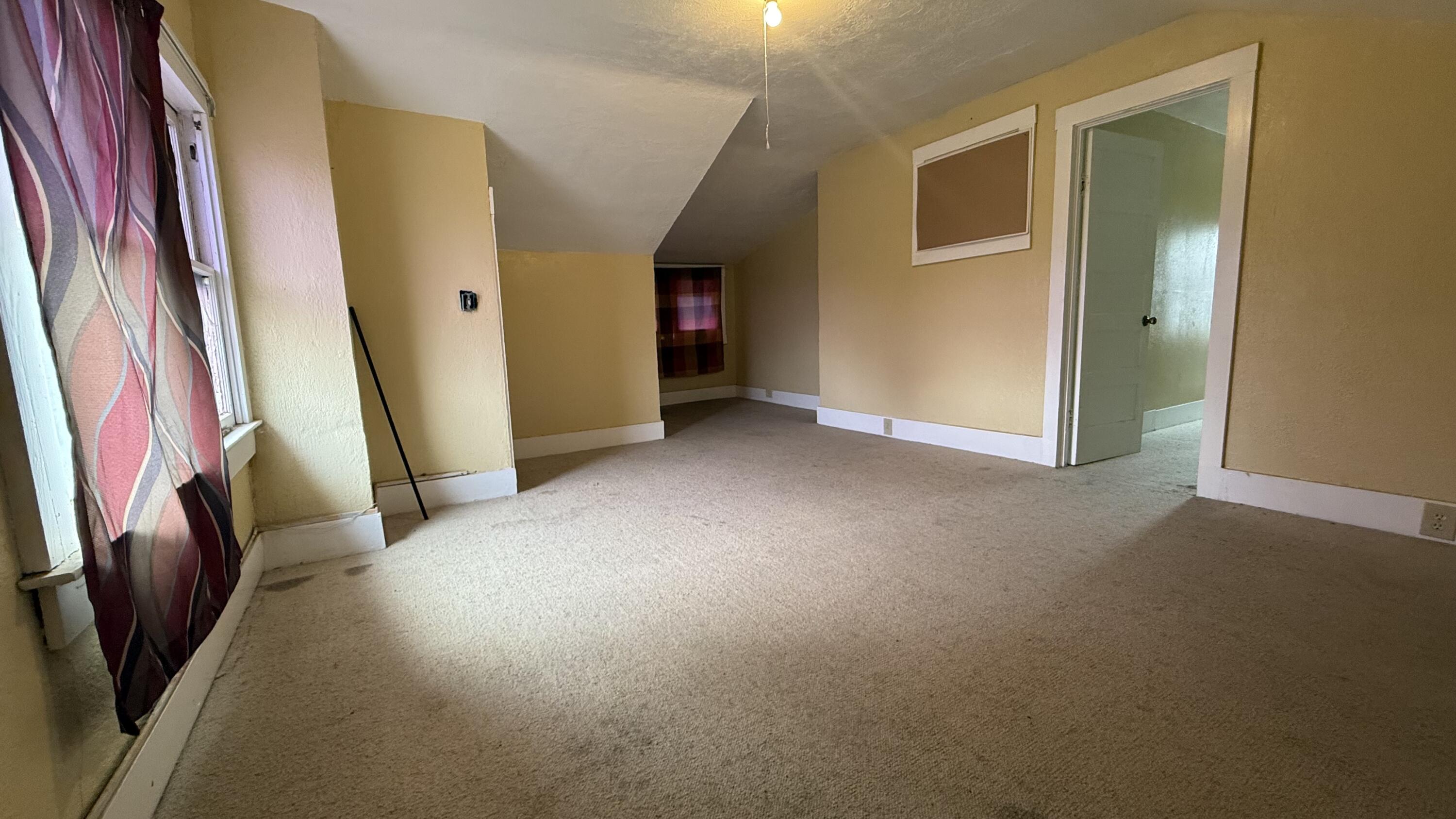 196 S Mirage Ave, Lindsay, CA 93247