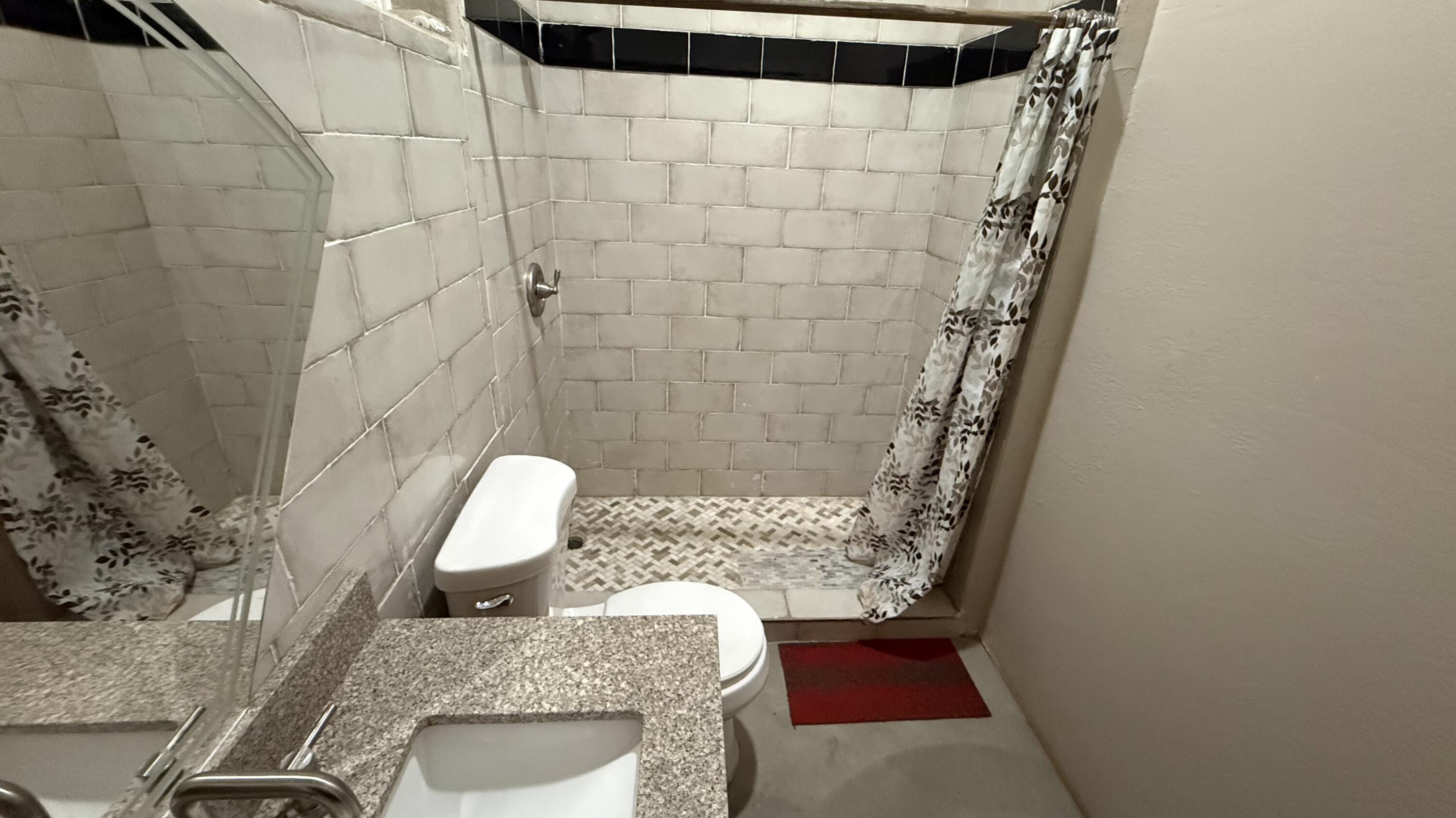 196 S Mirage Ave, Lindsay, CA 93247