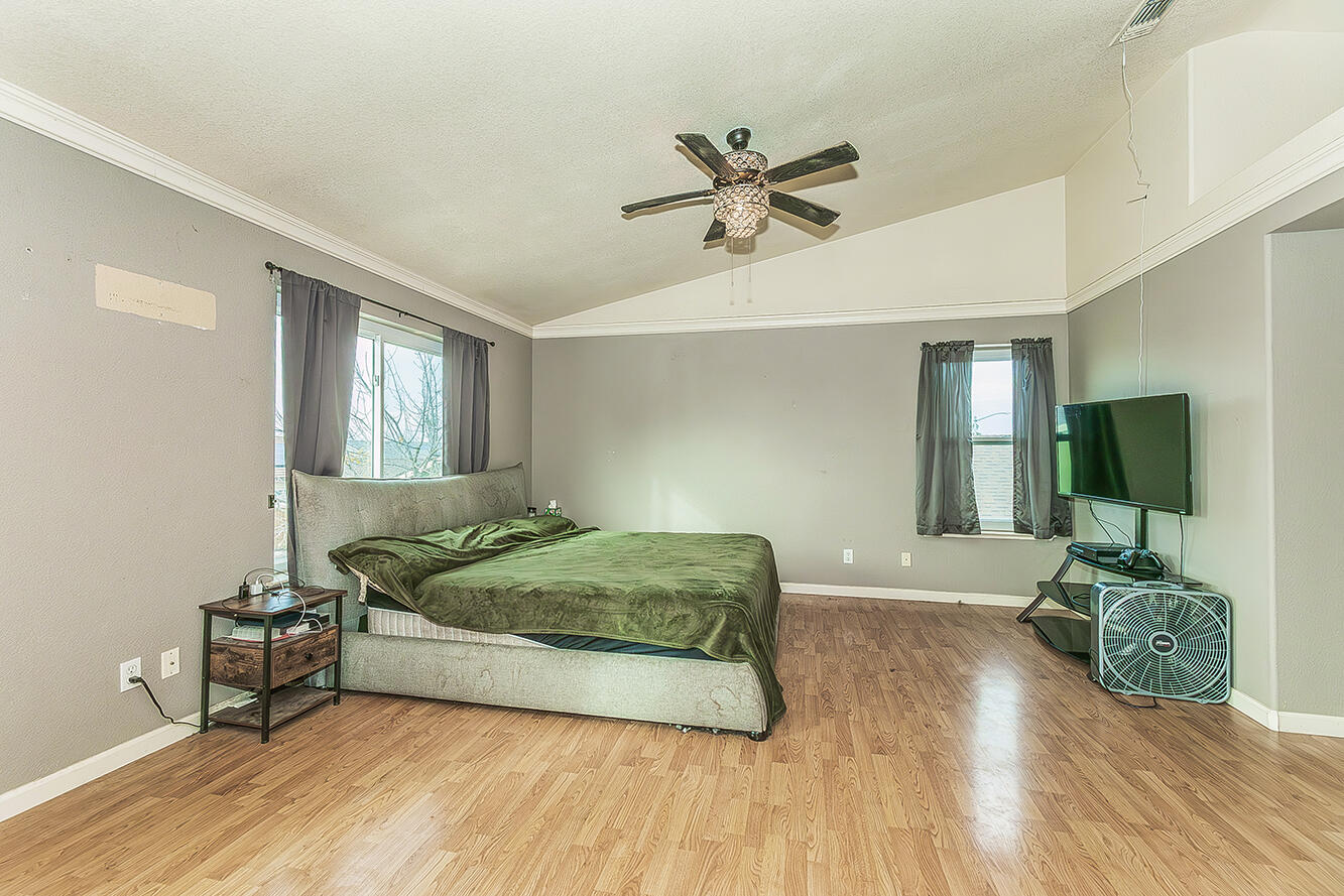 671 Cambria Ln, Lemoore, CA 93245