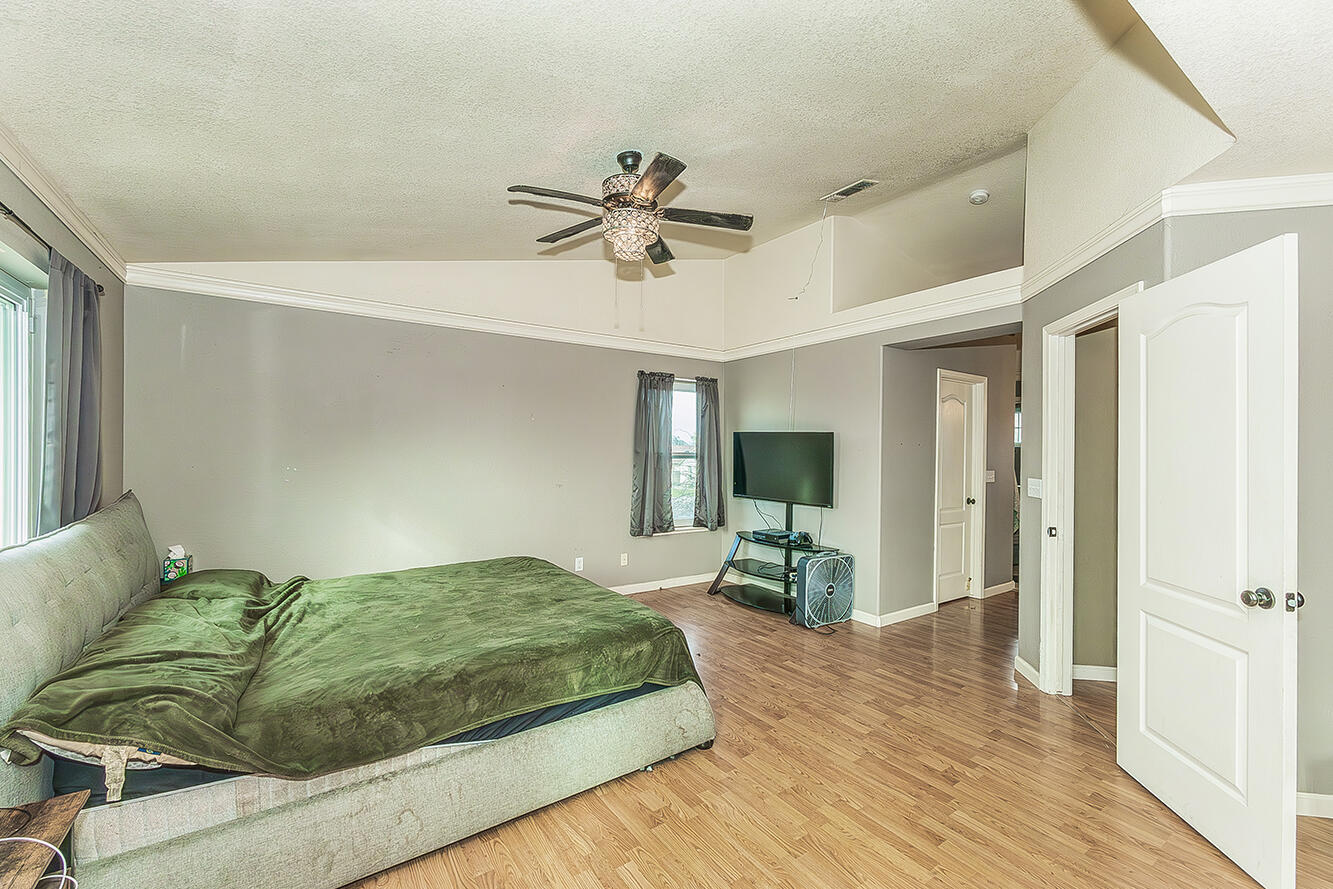 671 Cambria Ln, Lemoore, CA 93245