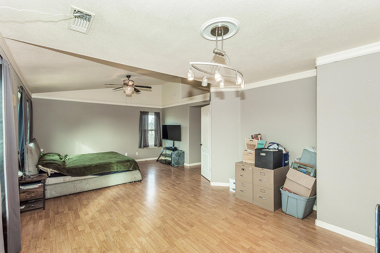 671 Cambria Ln, Lemoore, CA 93245