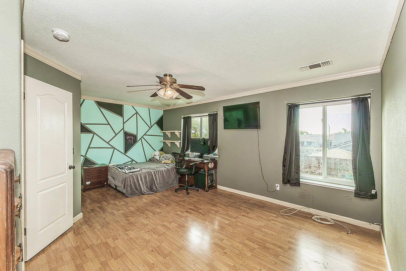 671 Cambria Ln, Lemoore, CA 93245