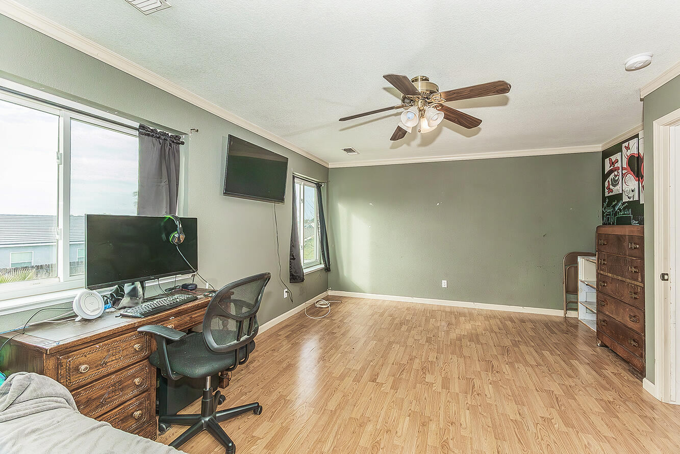 671 Cambria Ln, Lemoore, CA 93245