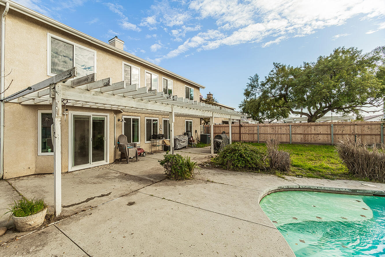 671 Cambria Ln, Lemoore, CA 93245