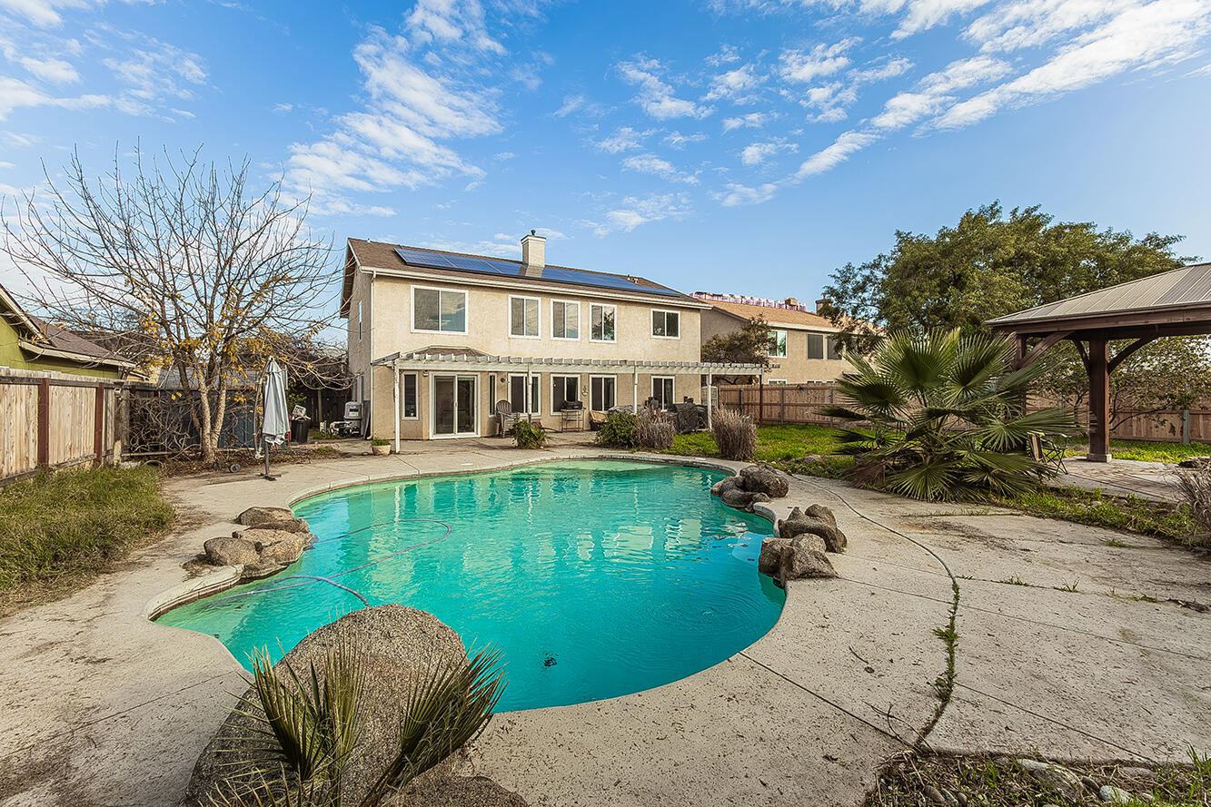 671 Cambria Ln, Lemoore, CA 93245