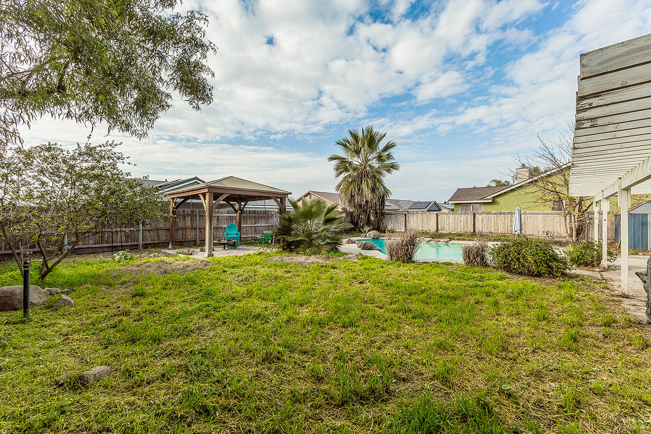 671 Cambria Ln, Lemoore, CA 93245