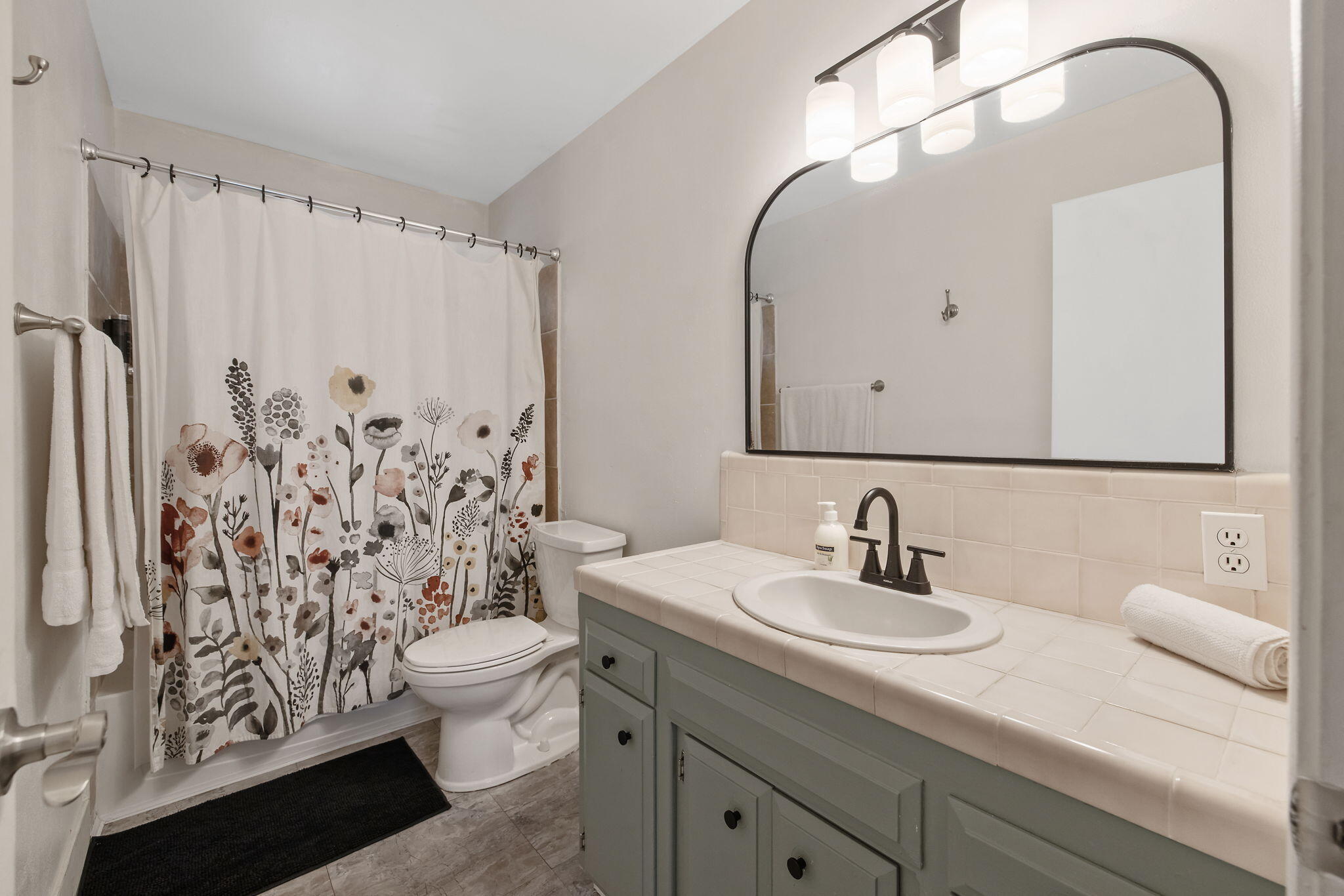 692 W Gettysburg Ave, Clovis, CA 93612