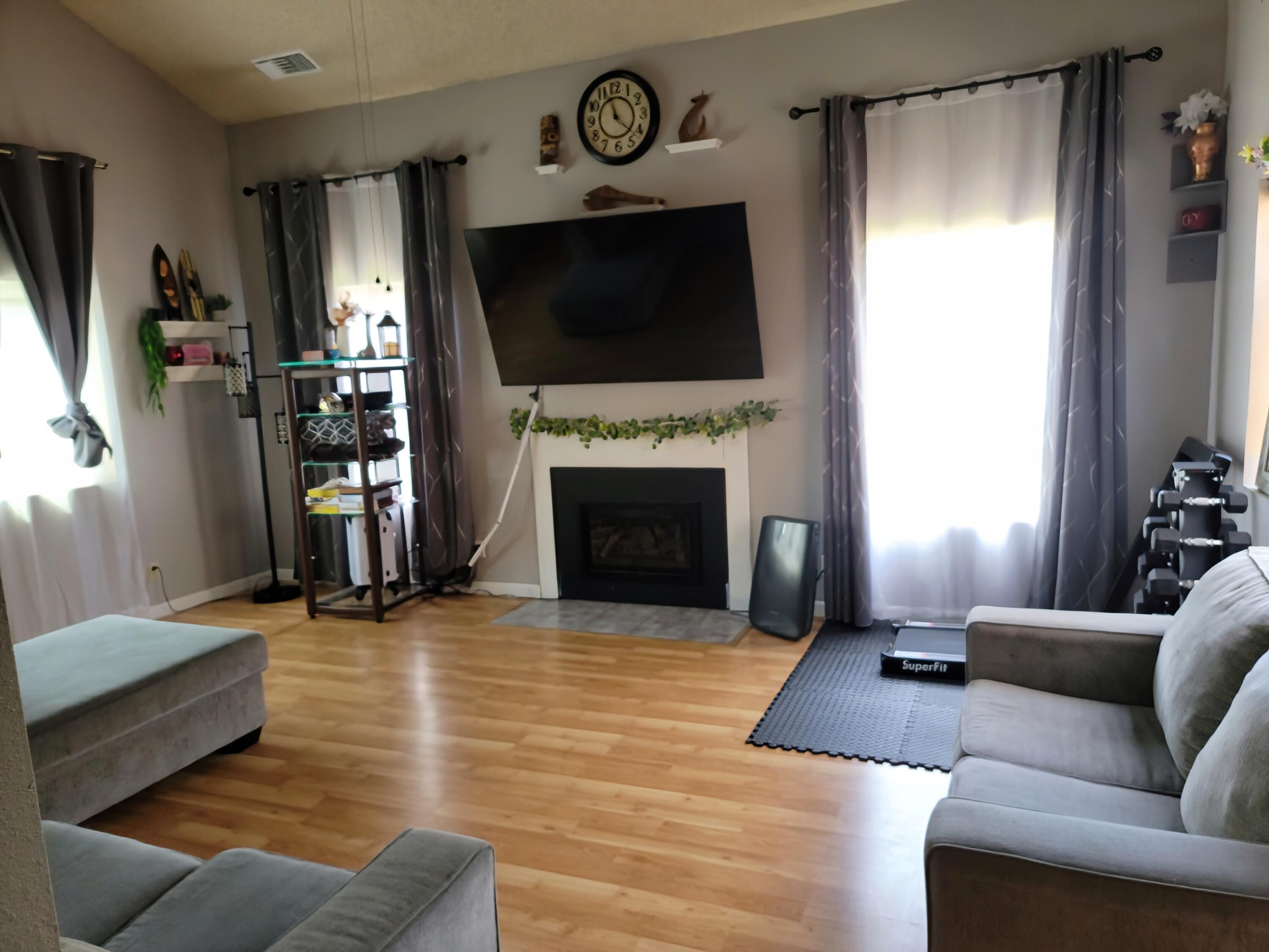 924 E Oakridge Ave, Visalia, CA 93292