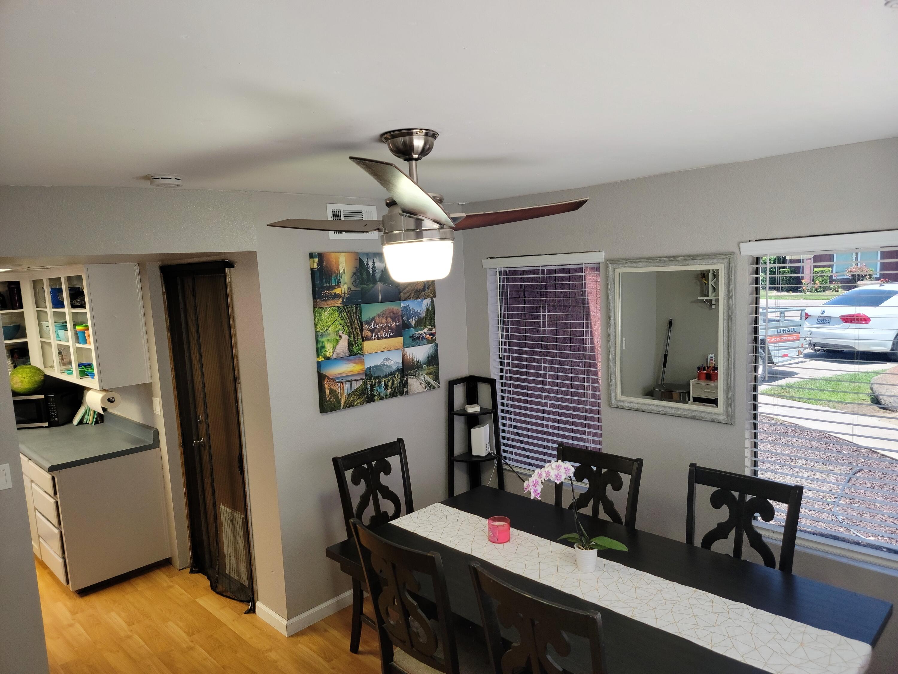 924 E Oakridge Ave, Visalia, CA 93292