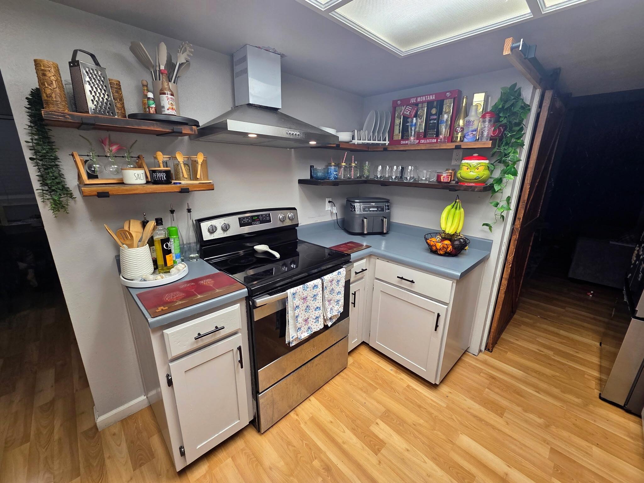 924 E Oakridge Ave, Visalia, CA 93292