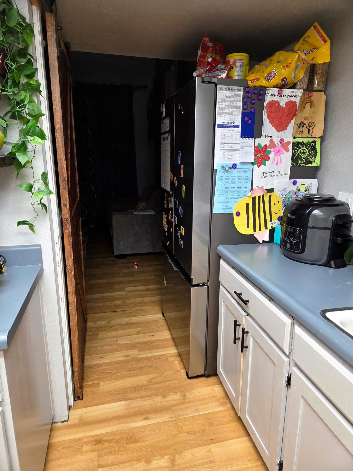 924 E Oakridge Ave, Visalia, CA 93292