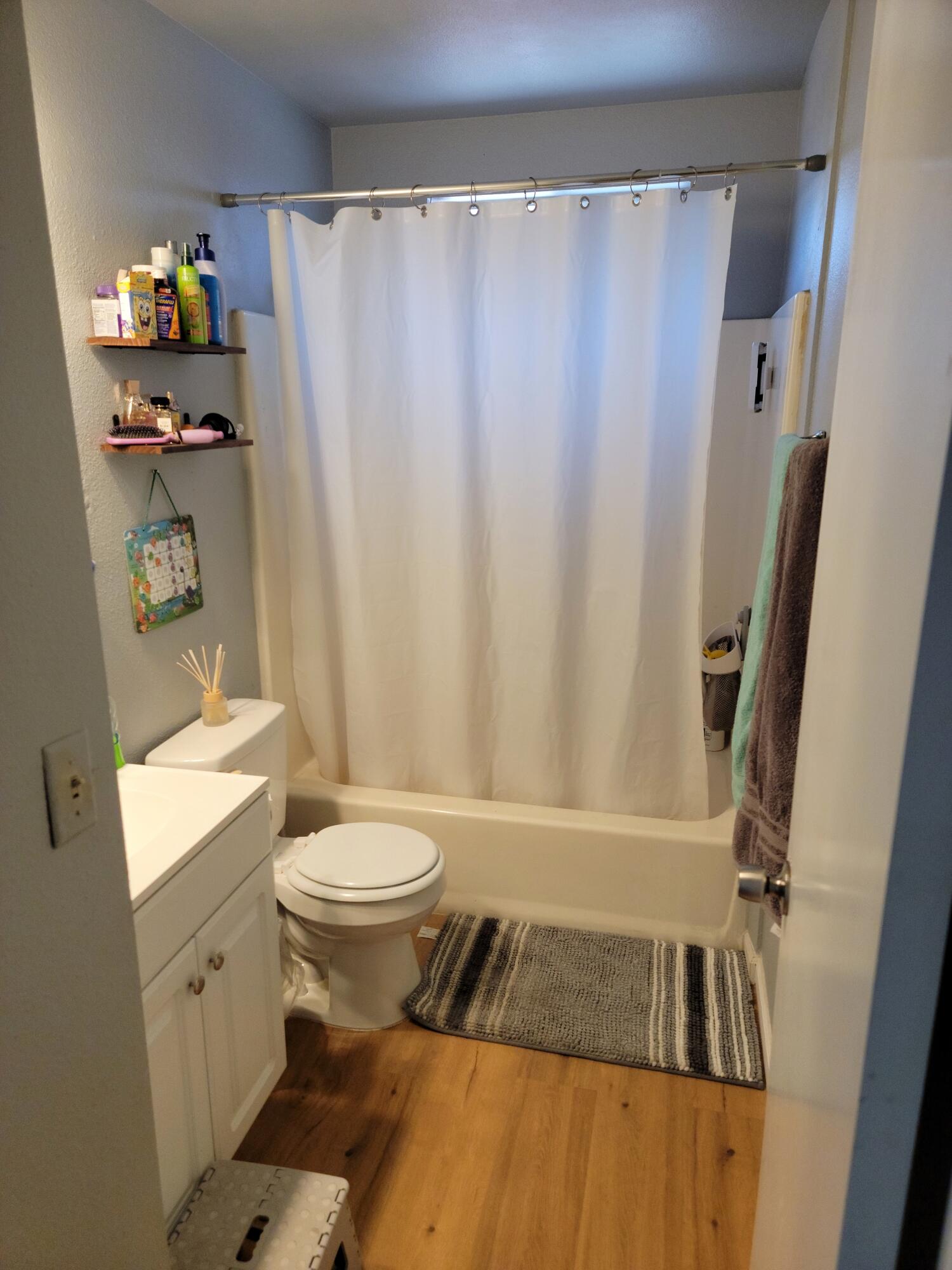 924 E Oakridge Ave, Visalia, CA 93292