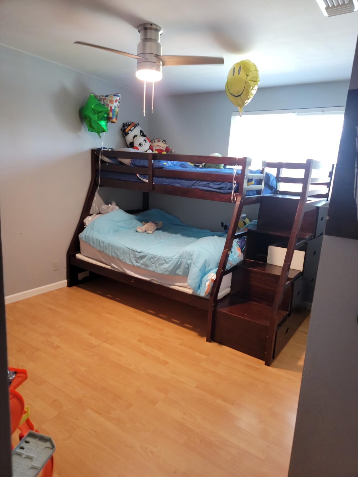 924 E Oakridge Ave, Visalia, CA 93292