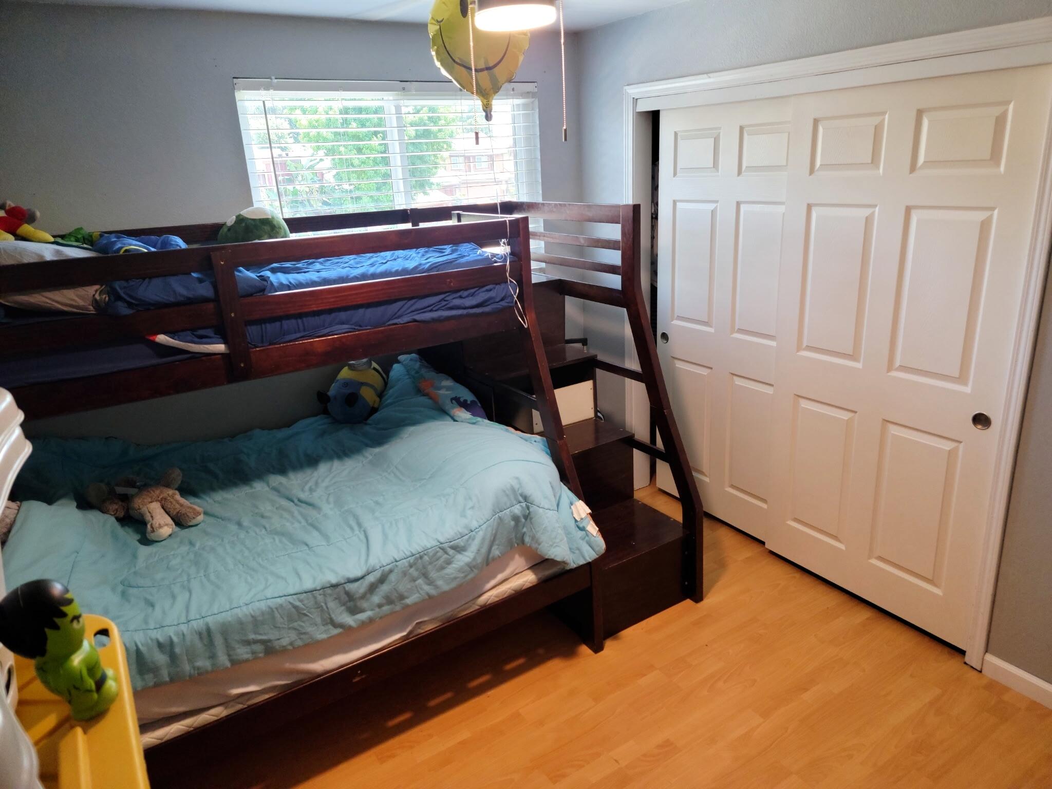 924 E Oakridge Ave, Visalia, CA 93292