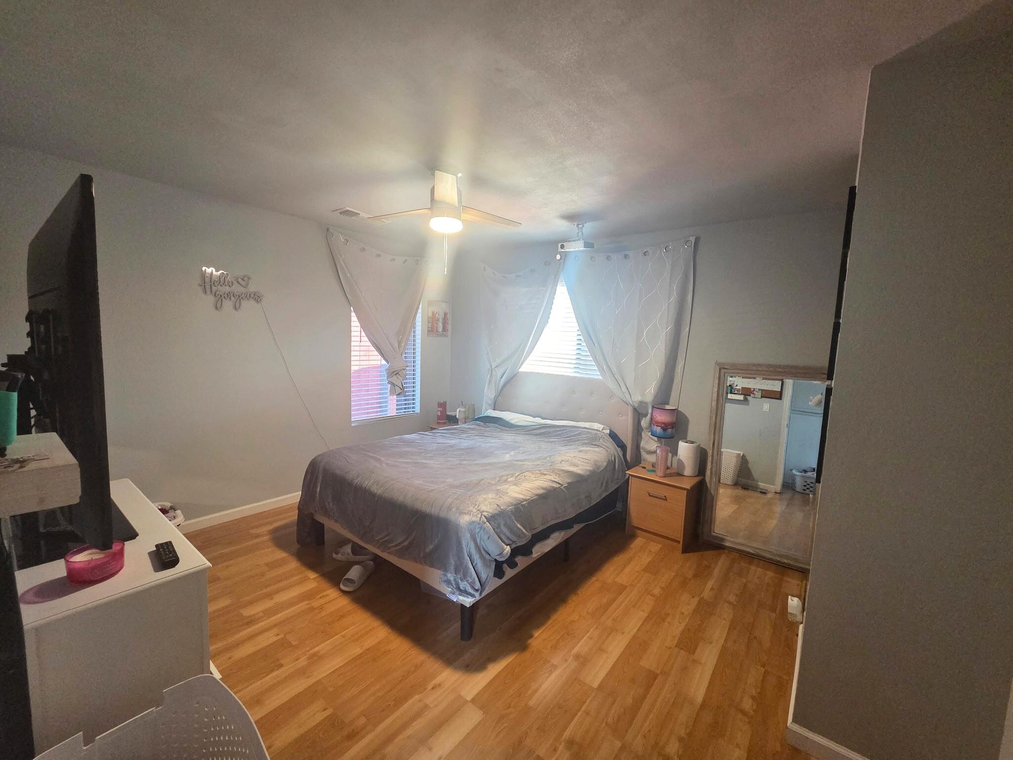 924 E Oakridge Ave, Visalia, CA 93292