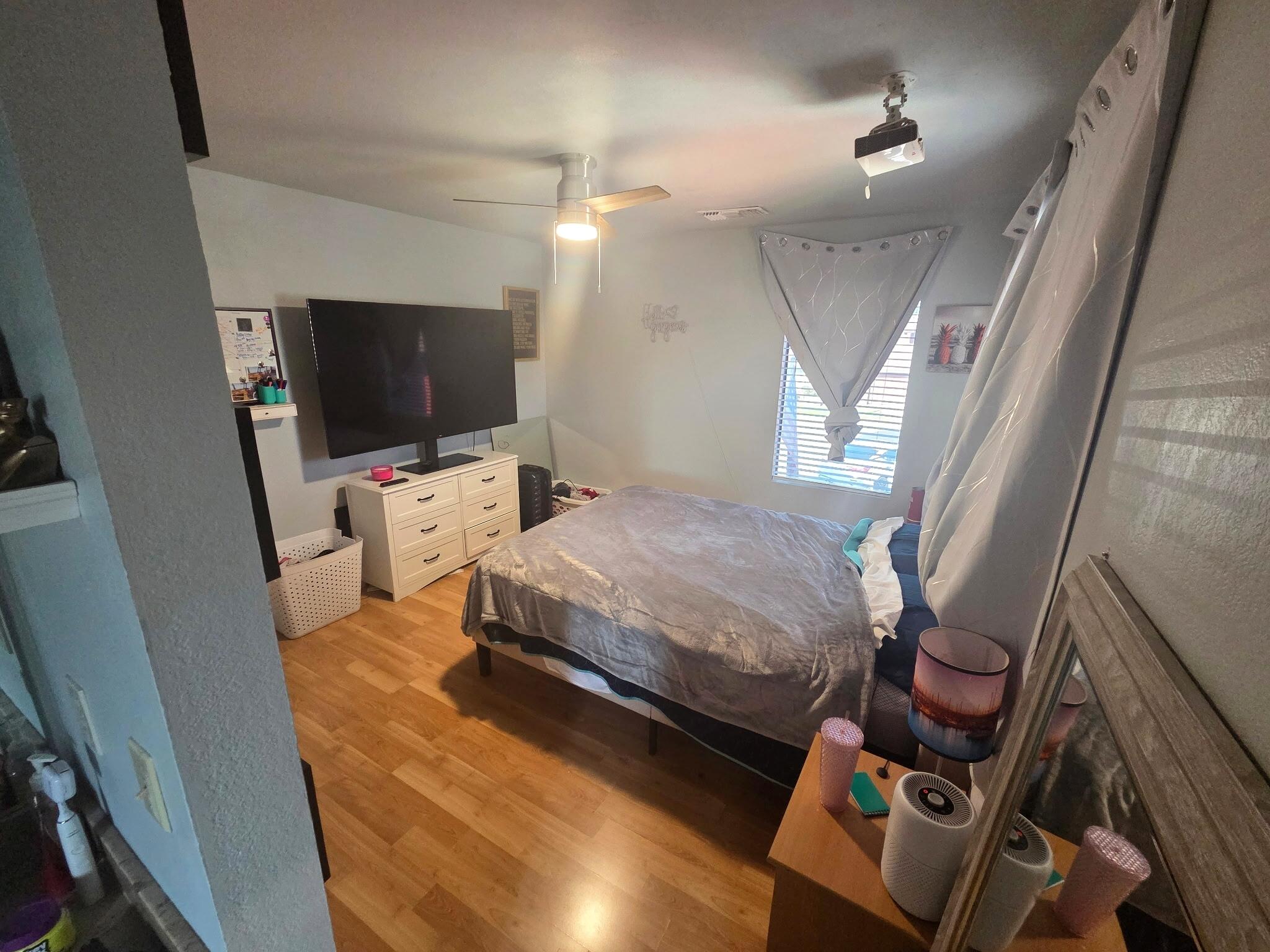 924 E Oakridge Ave, Visalia, CA 93292