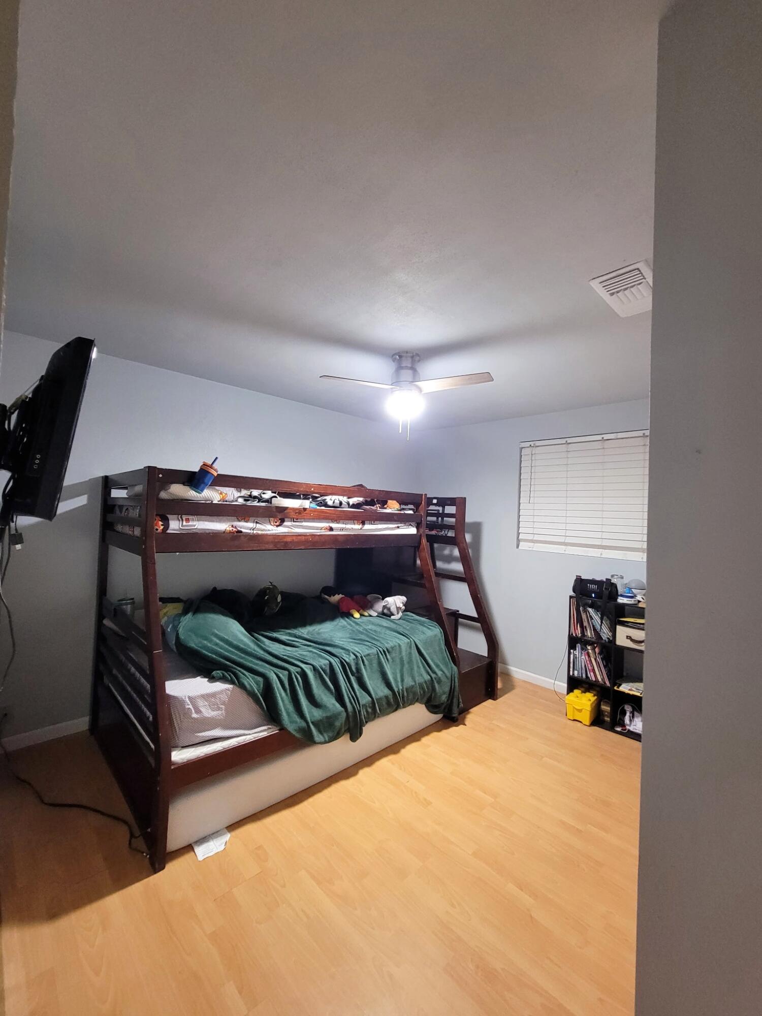 924 E Oakridge Ave, Visalia, CA 93292