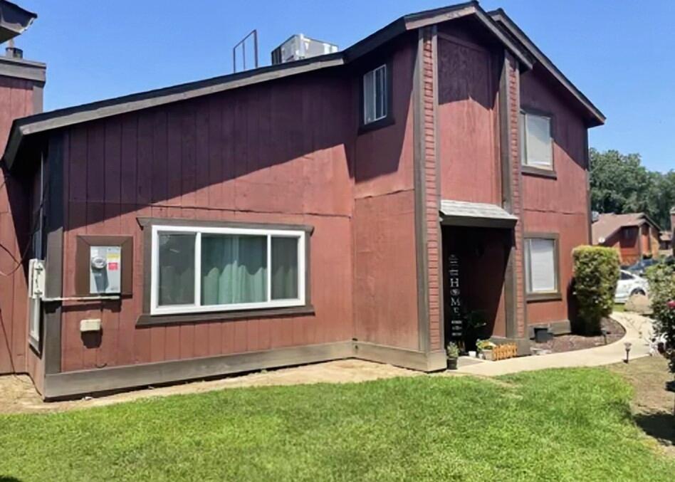 924 E Oakridge Ave, Visalia, CA 93292