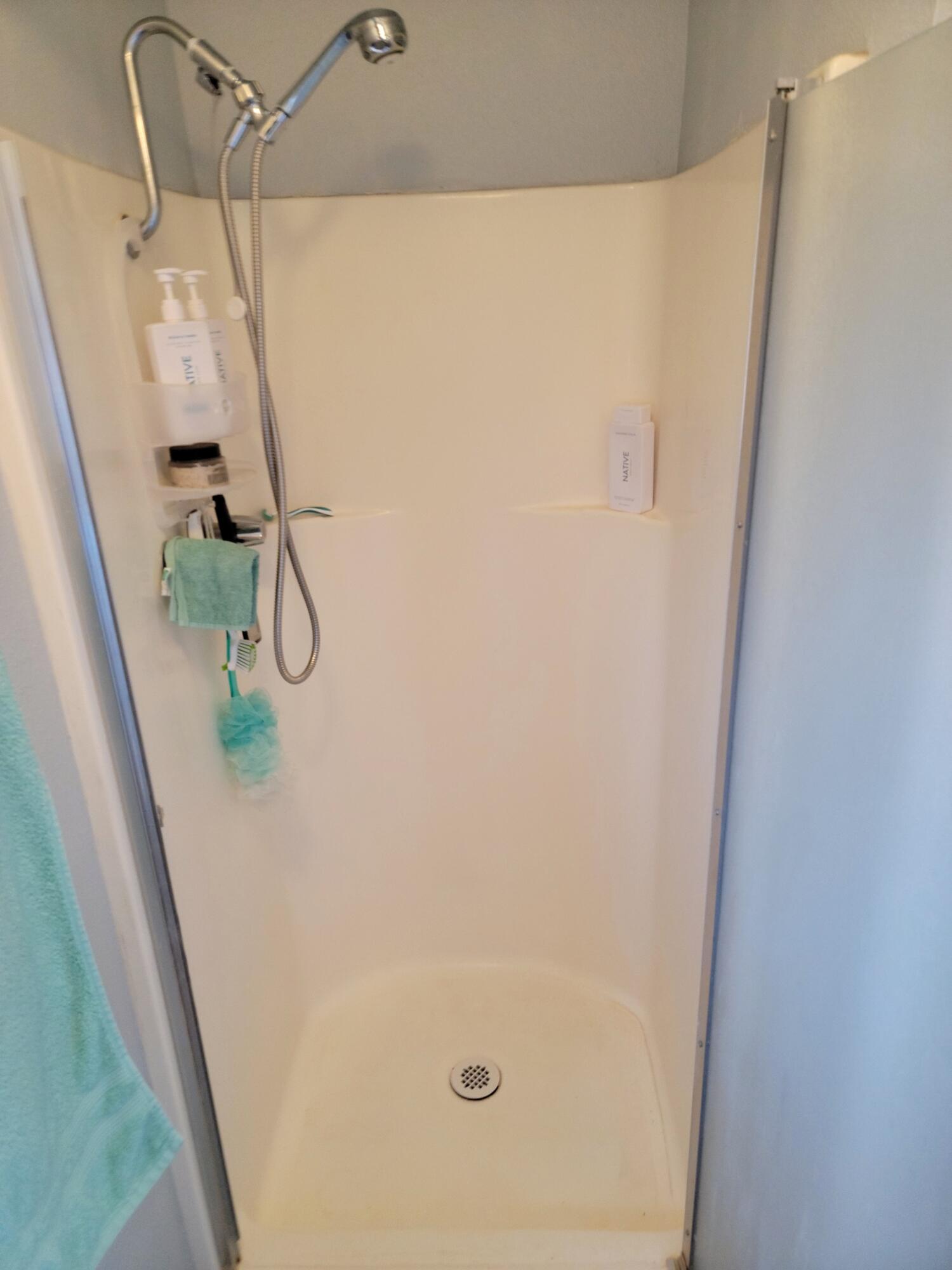 924 E Oakridge Ave, Visalia, CA 93292