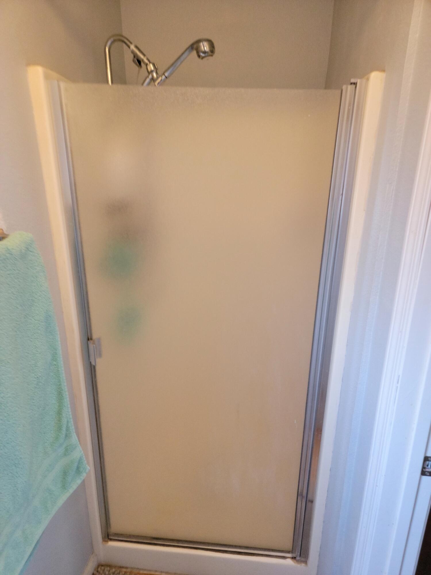 924 E Oakridge Ave, Visalia, CA 93292