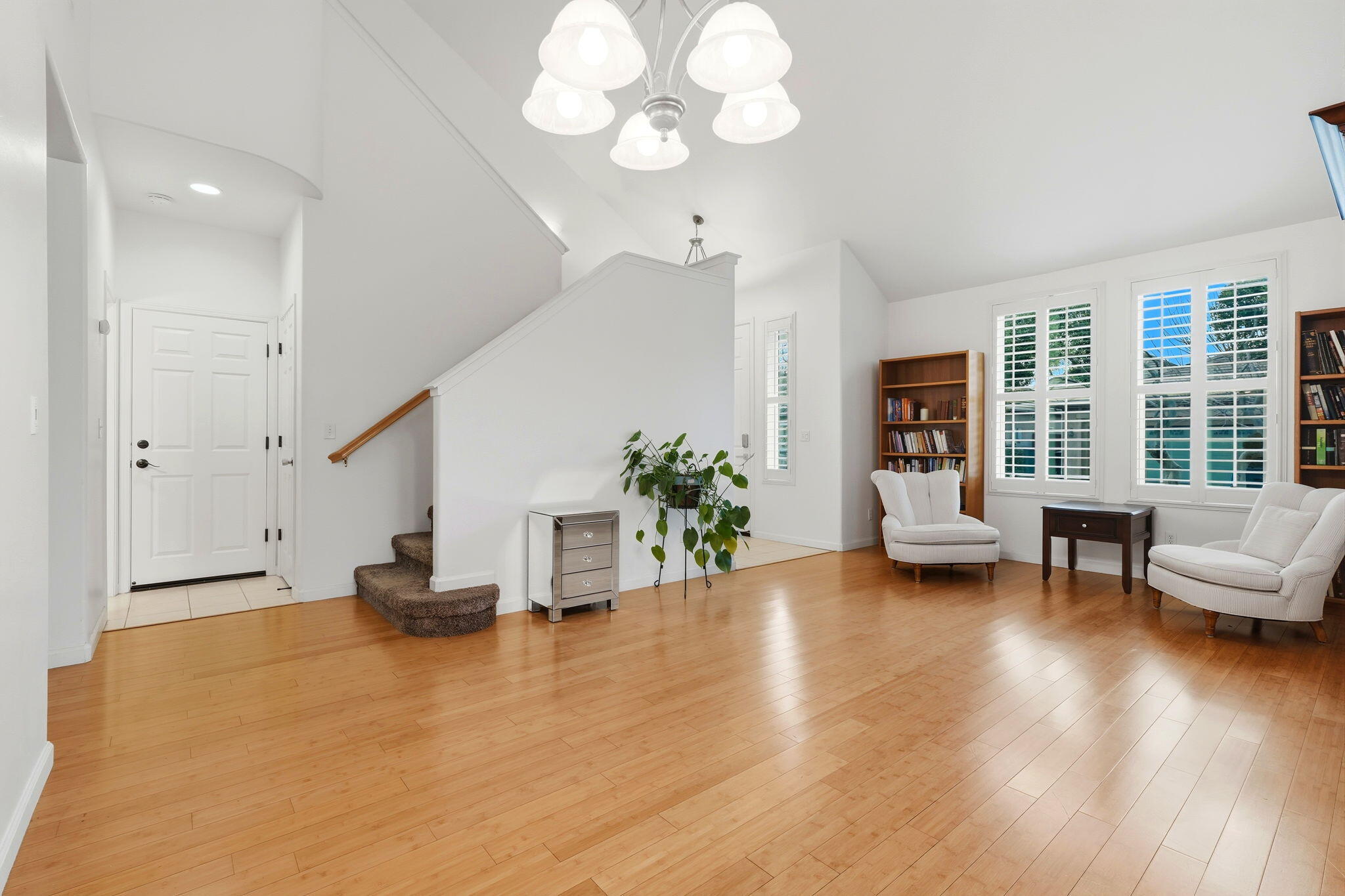 1534 N Pisa St, Visalia, CA 93291