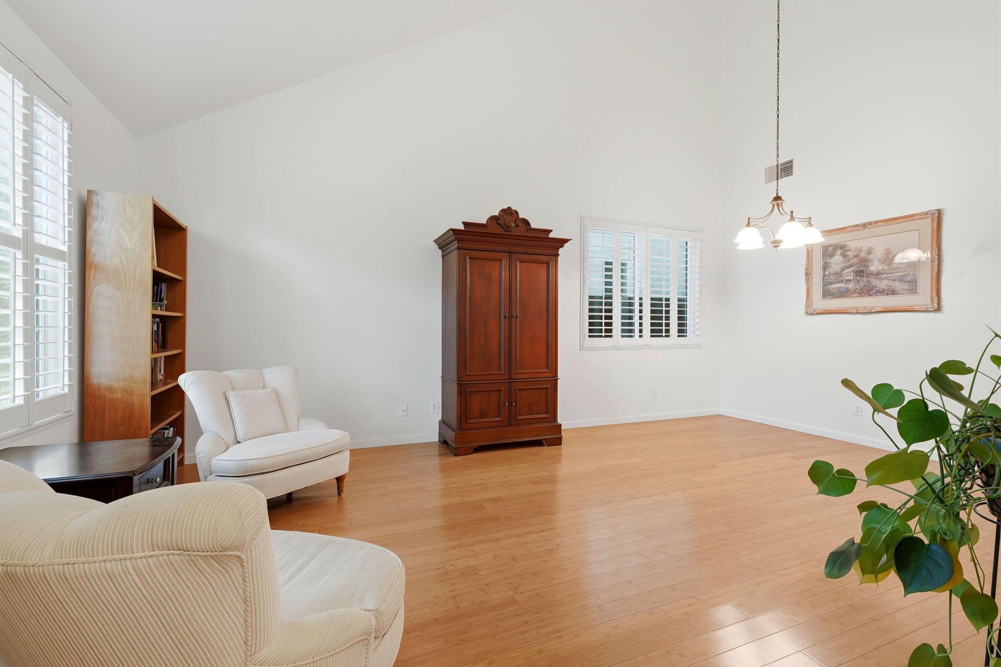 1534 N Pisa St, Visalia, CA 93291