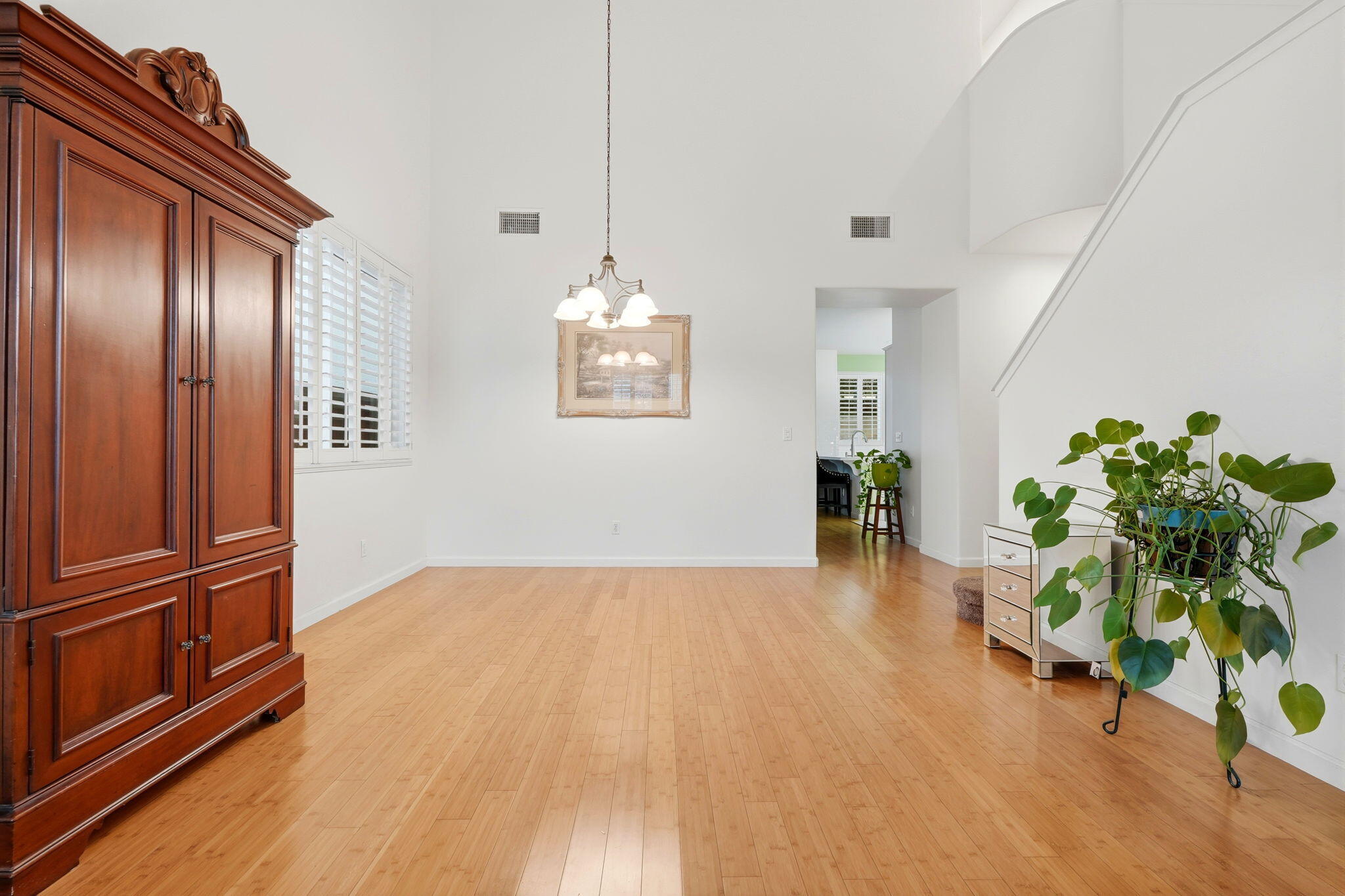 1534 N Pisa St, Visalia, CA 93291