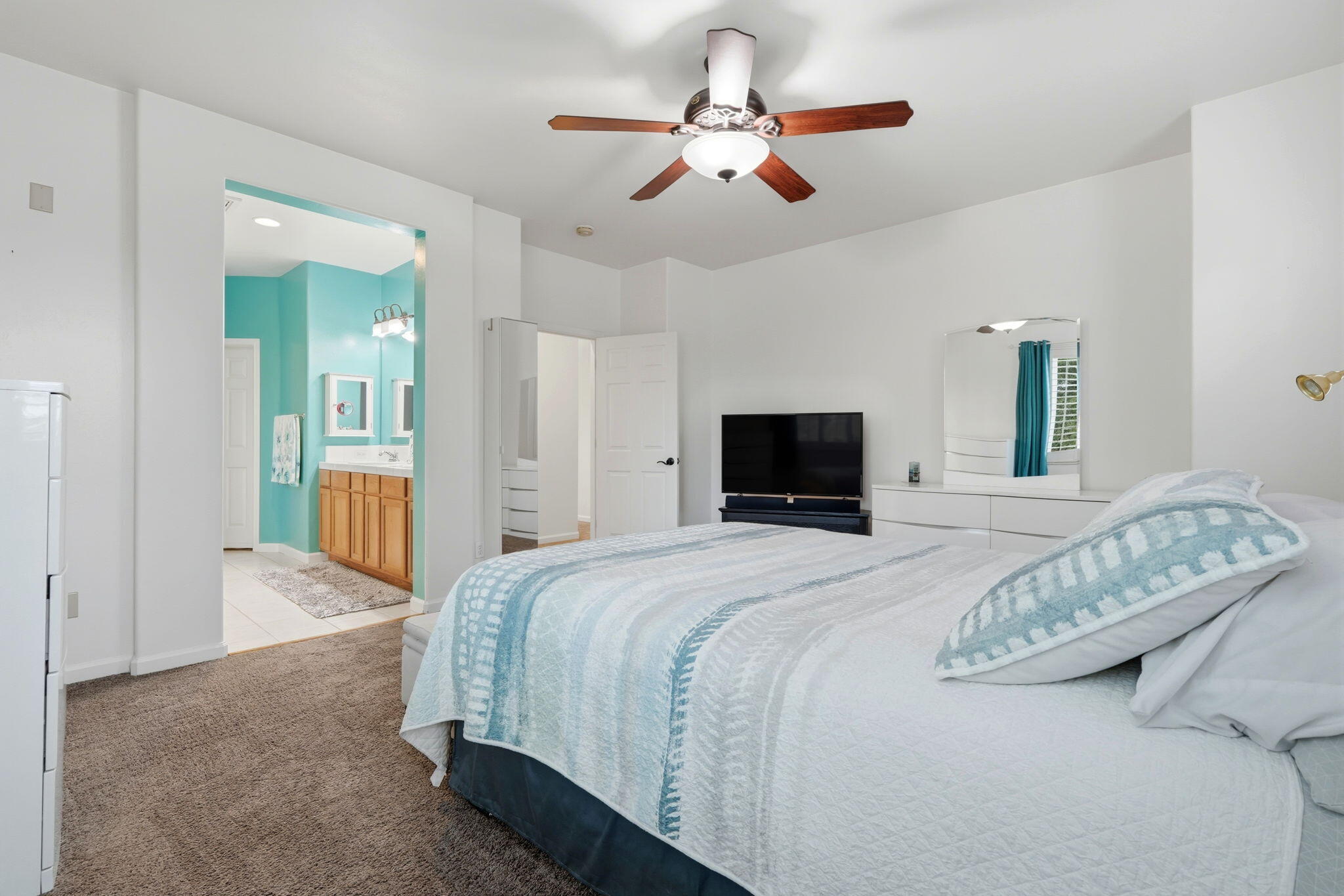 1534 N Pisa St, Visalia, CA 93291