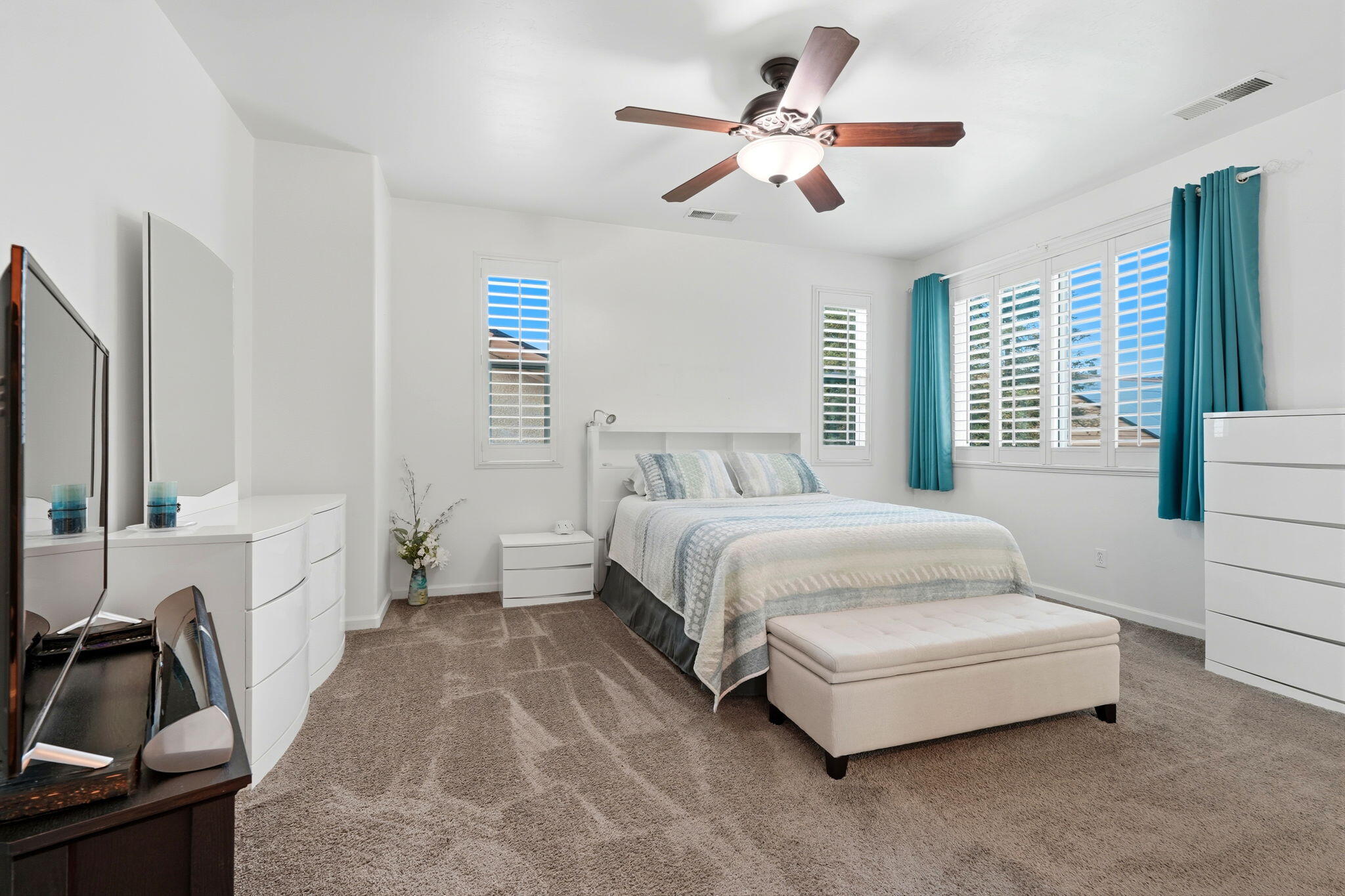 1534 N Pisa St, Visalia, CA 93291