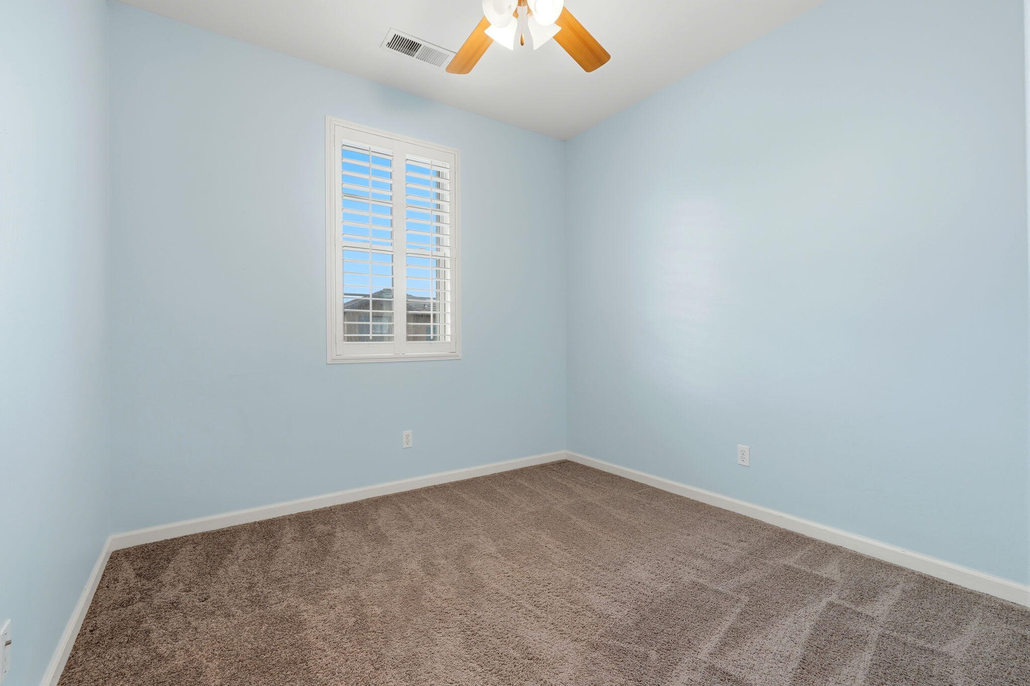 1534 N Pisa St, Visalia, CA 93291