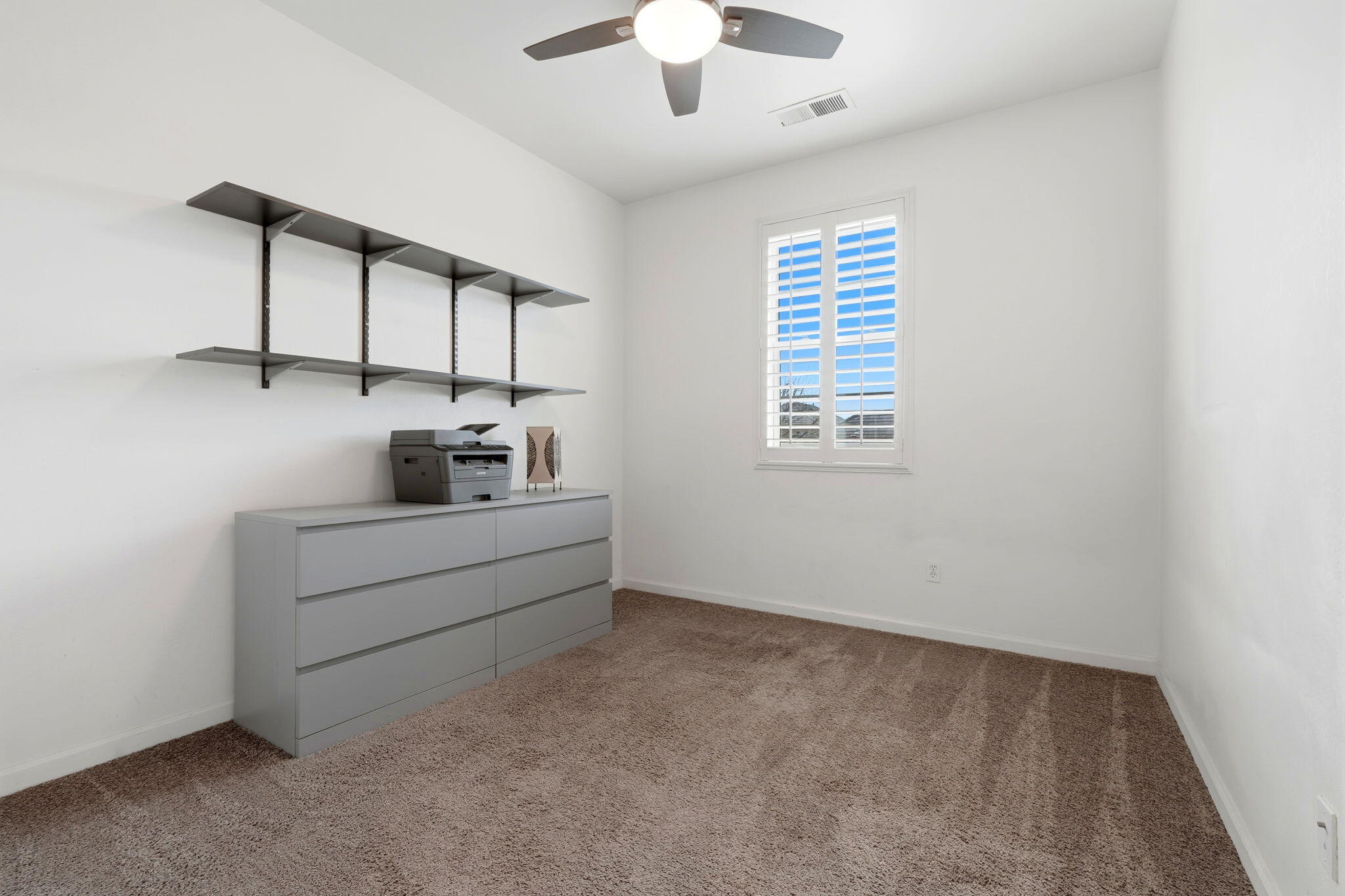 1534 N Pisa St, Visalia, CA 93291