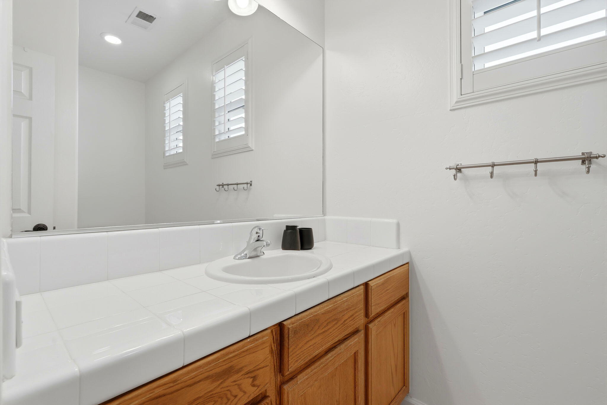 1534 N Pisa St, Visalia, CA 93291