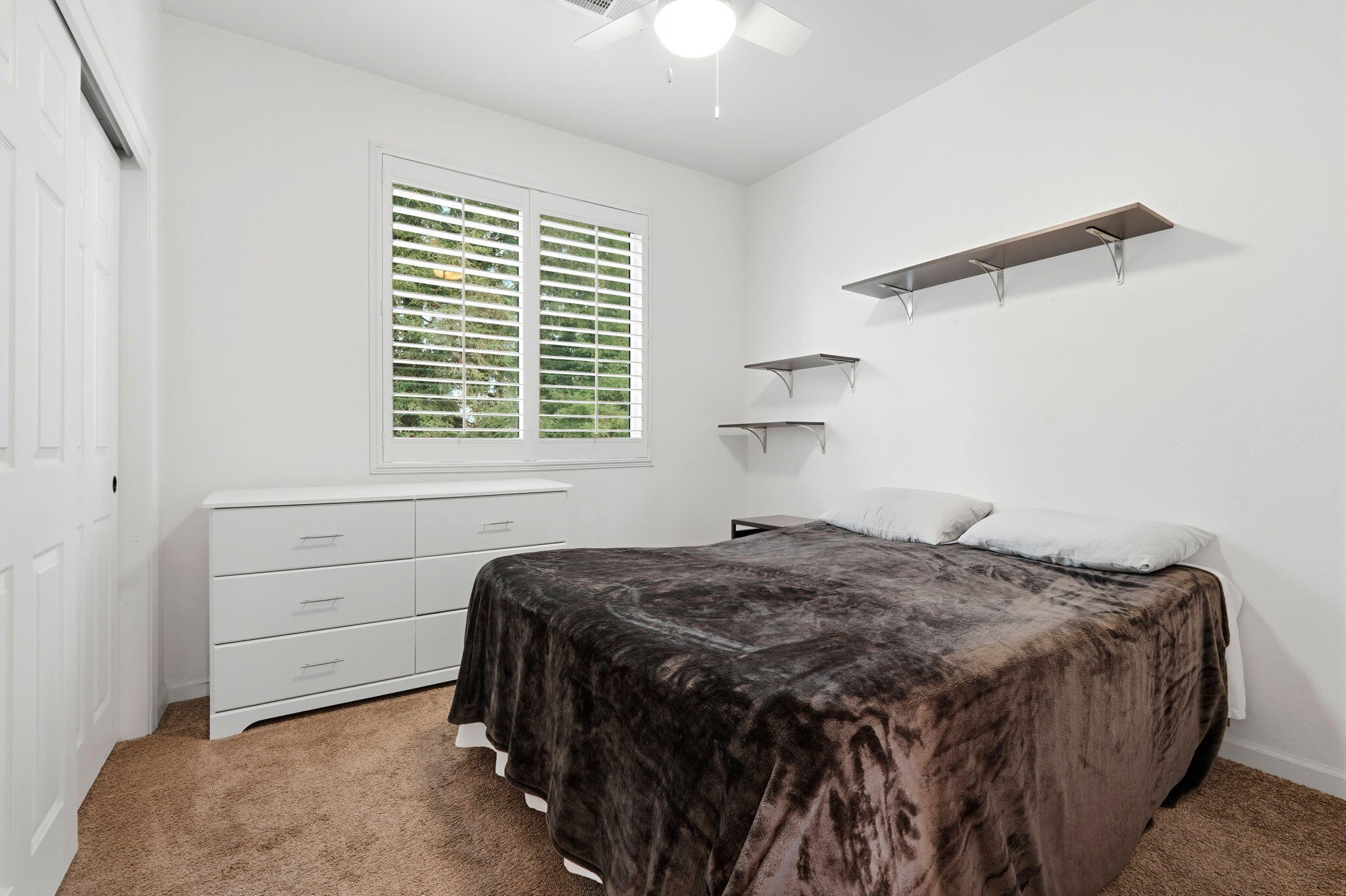 1534 N Pisa St, Visalia, CA 93291