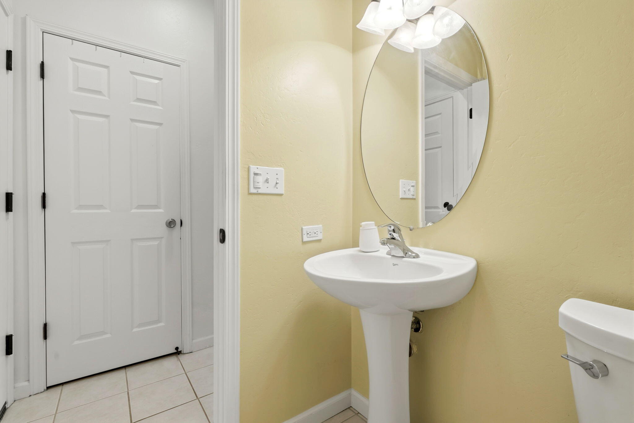 1534 N Pisa St, Visalia, CA 93291