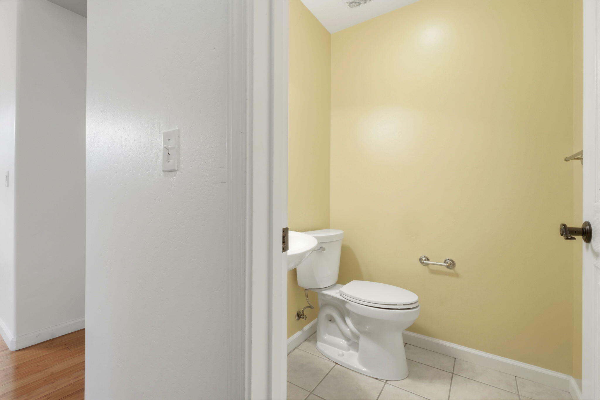 1534 N Pisa St, Visalia, CA 93291