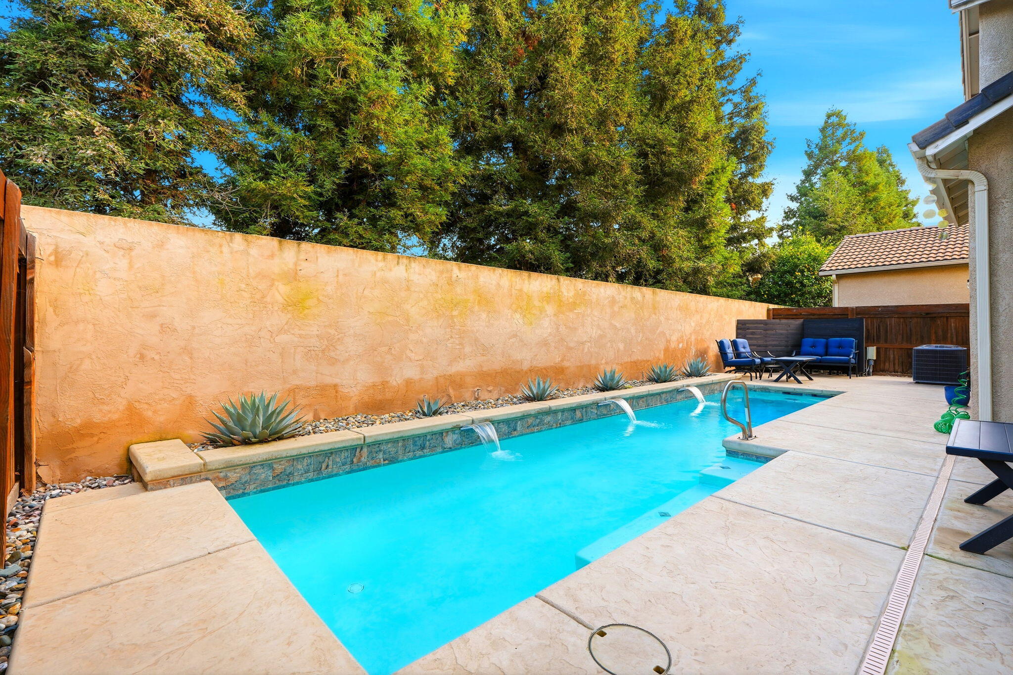 1534 N Pisa St, Visalia, CA 93291