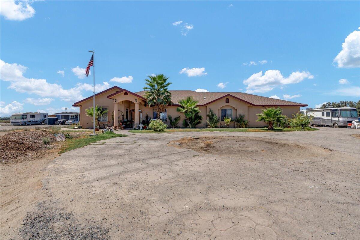 15084 18 1/2 Ave, Lemoore, CA 93245