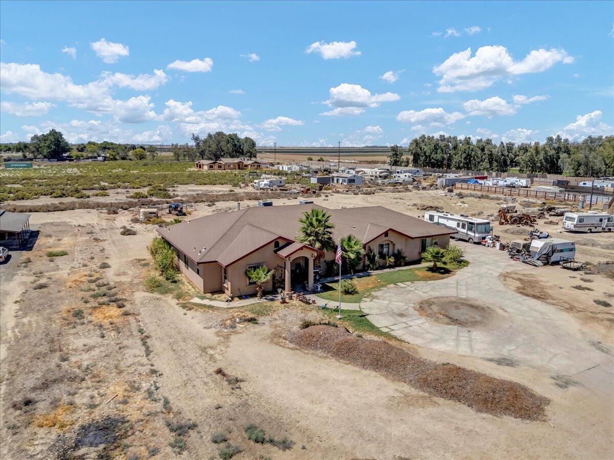 15084 18 1/2 Ave, Lemoore, CA 93245