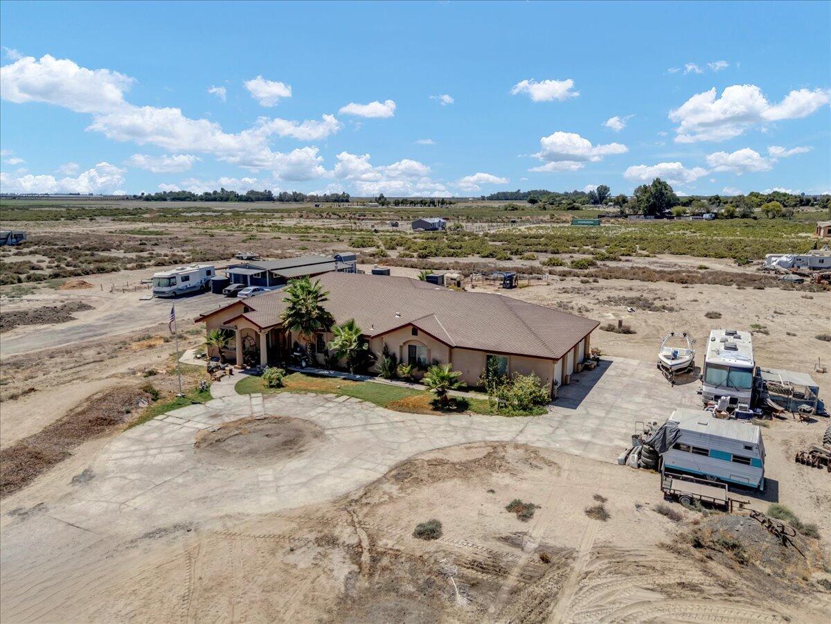 15084 18 1/2 Ave, Lemoore, CA 93245
